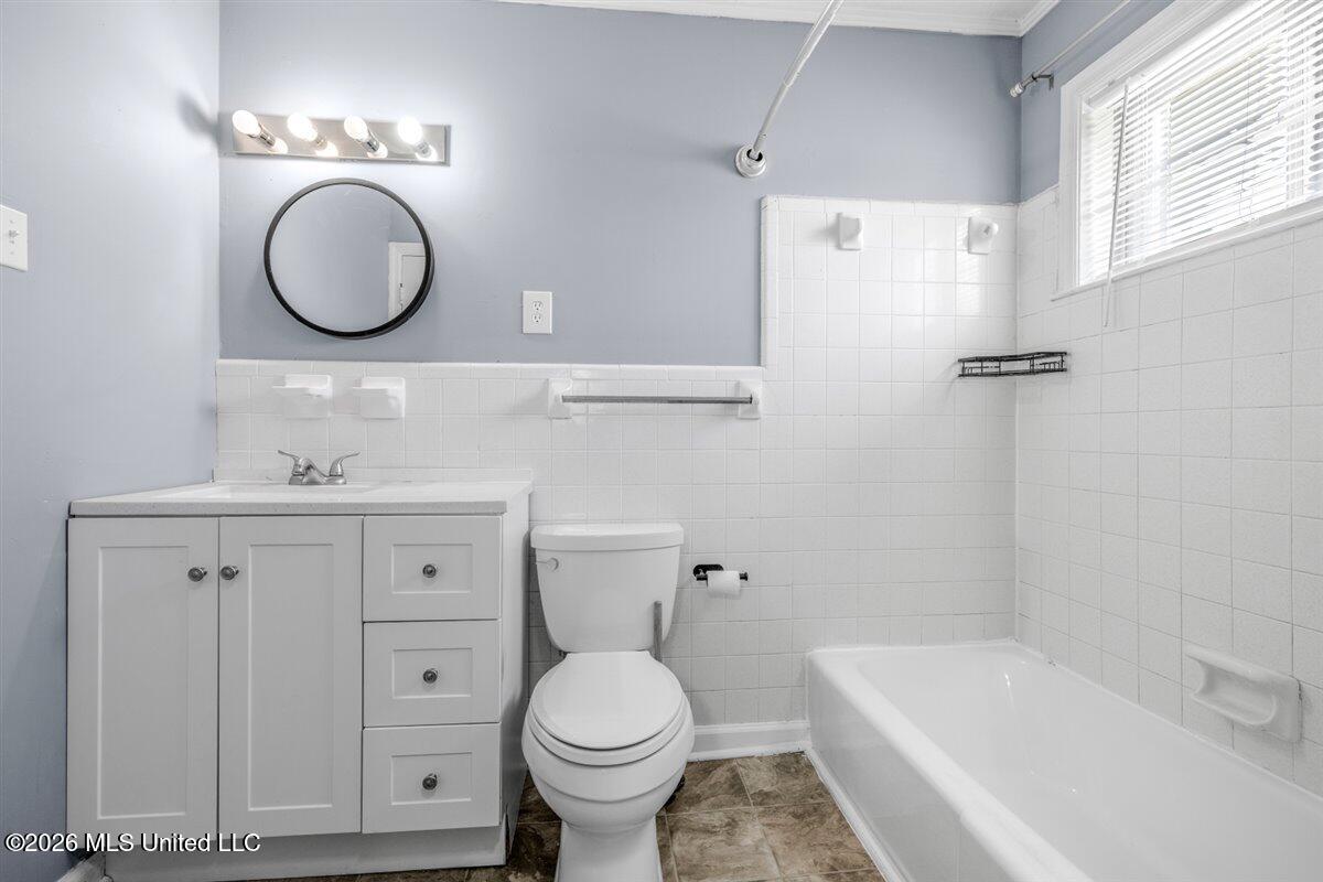 485 Gordon Drive Property Photo 32