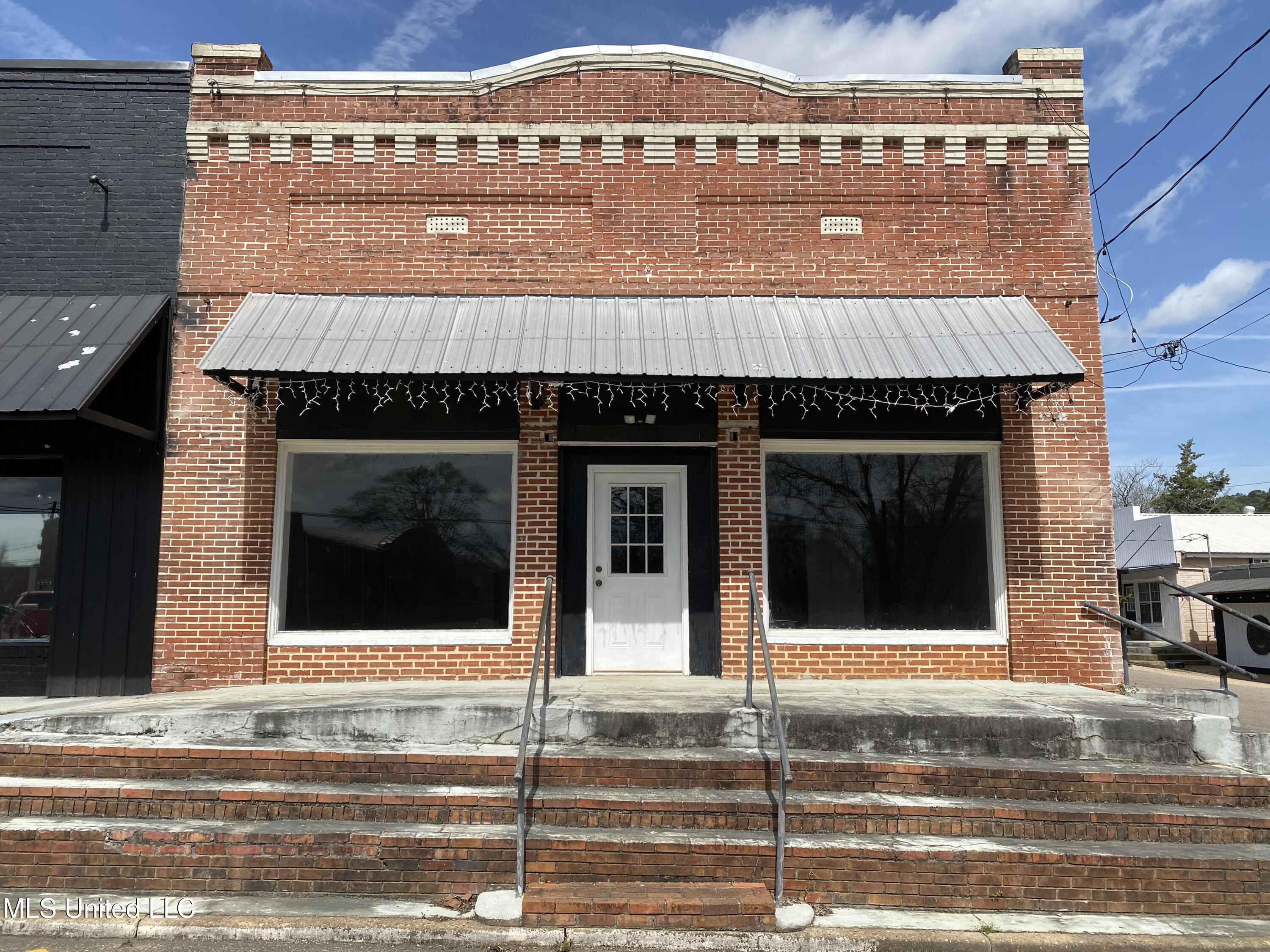 225 Main Street Property Photo 1