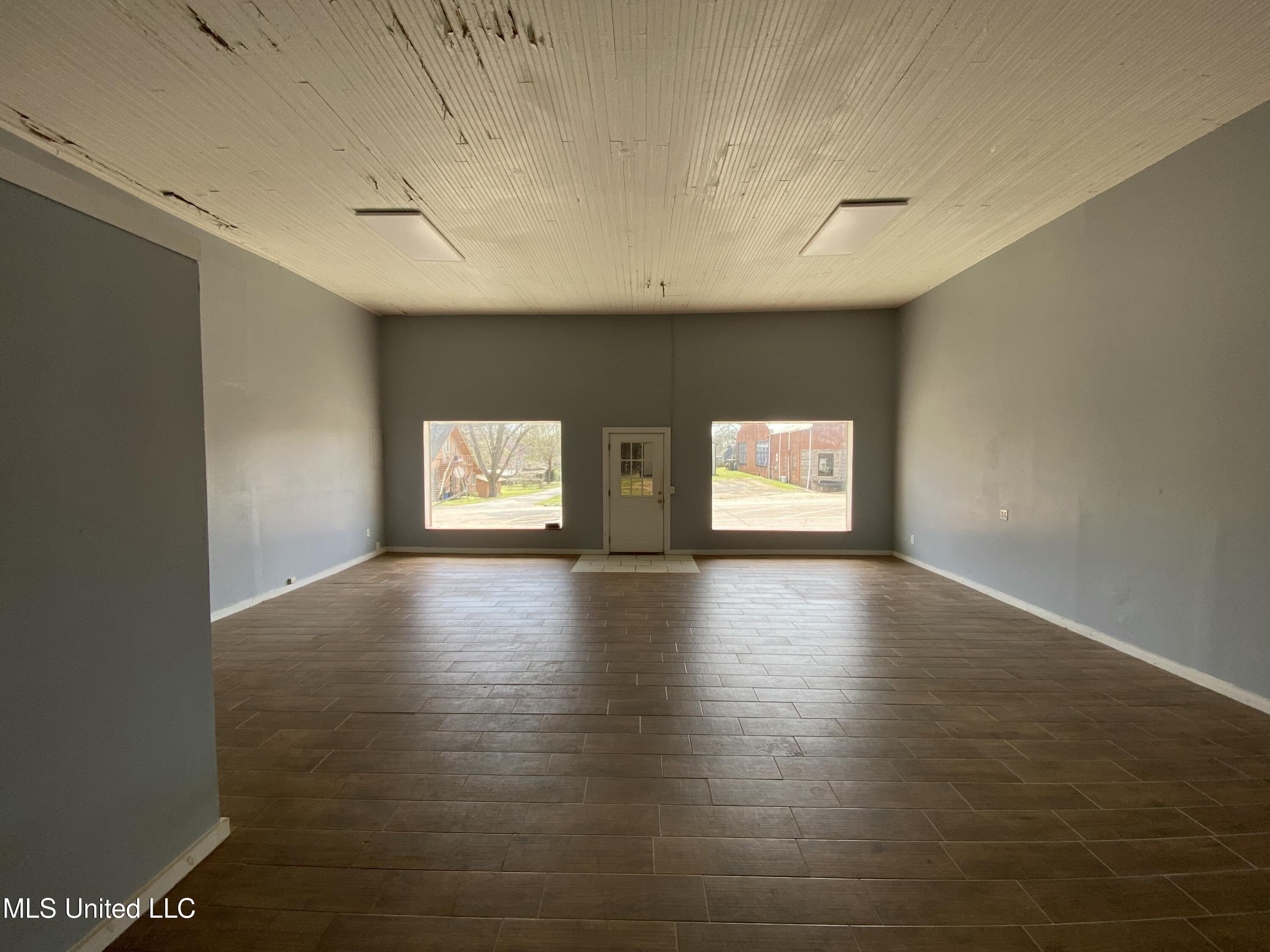 225 Main Street Property Photo 2