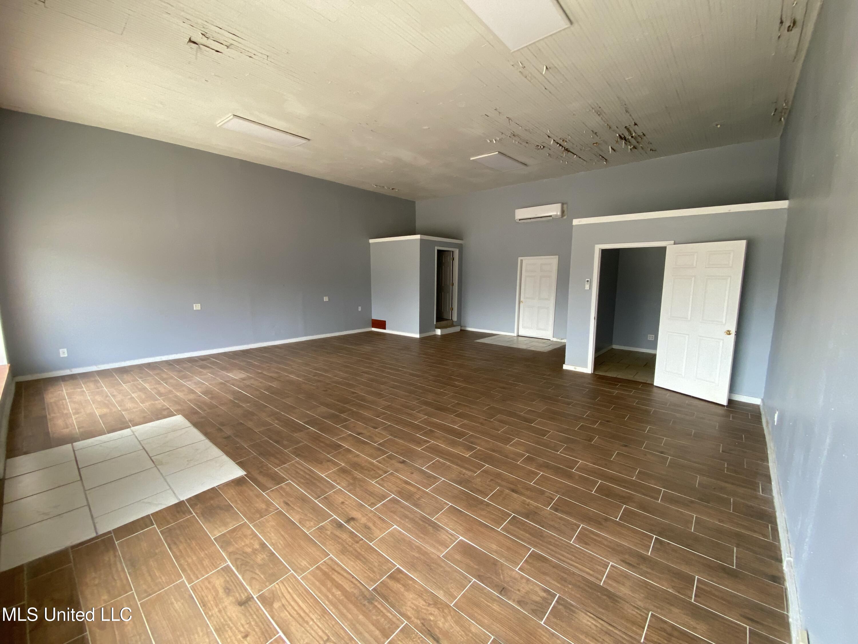 225 Main Street Property Photo 4
