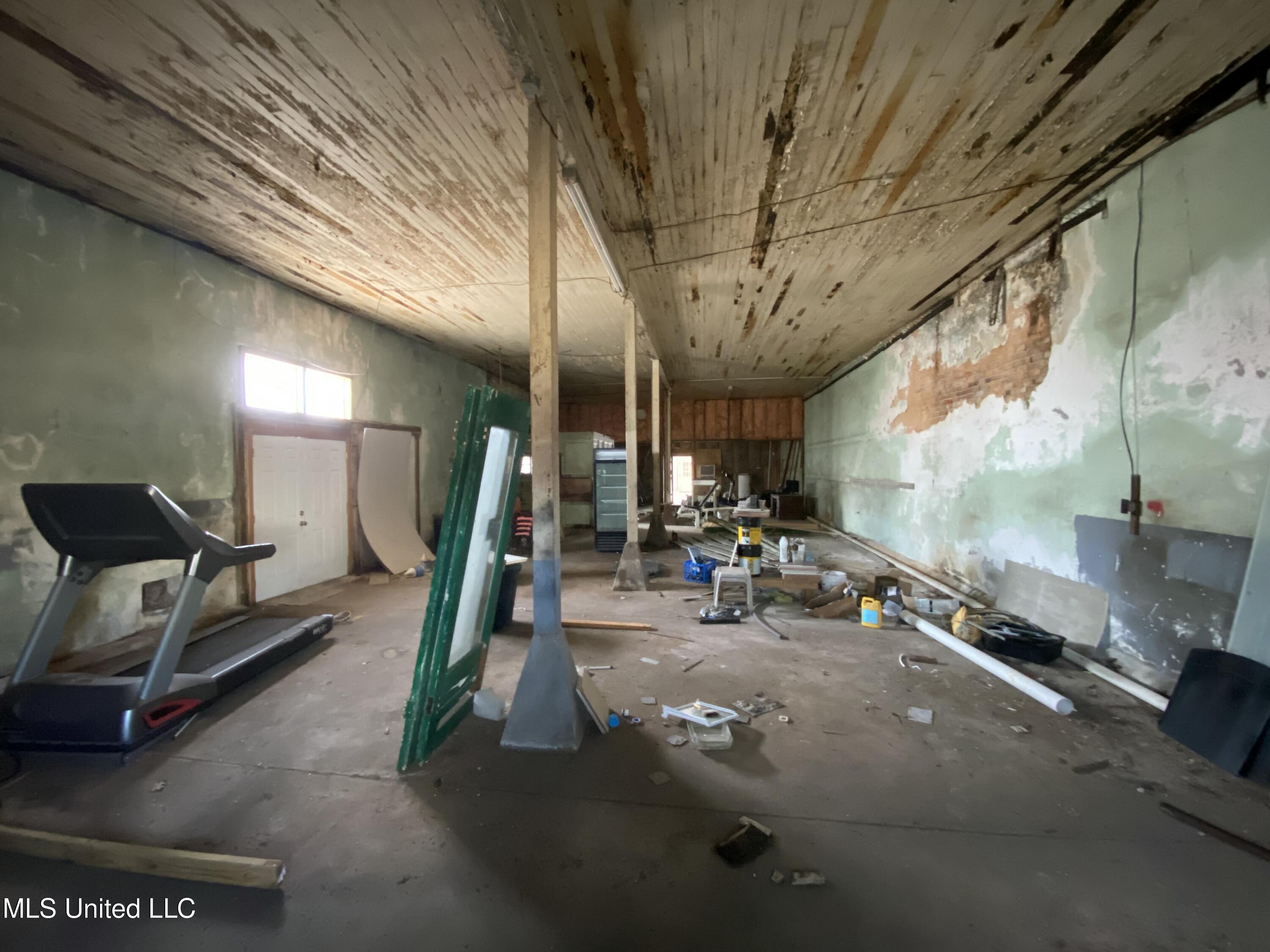 225 Main Street Property Photo 5