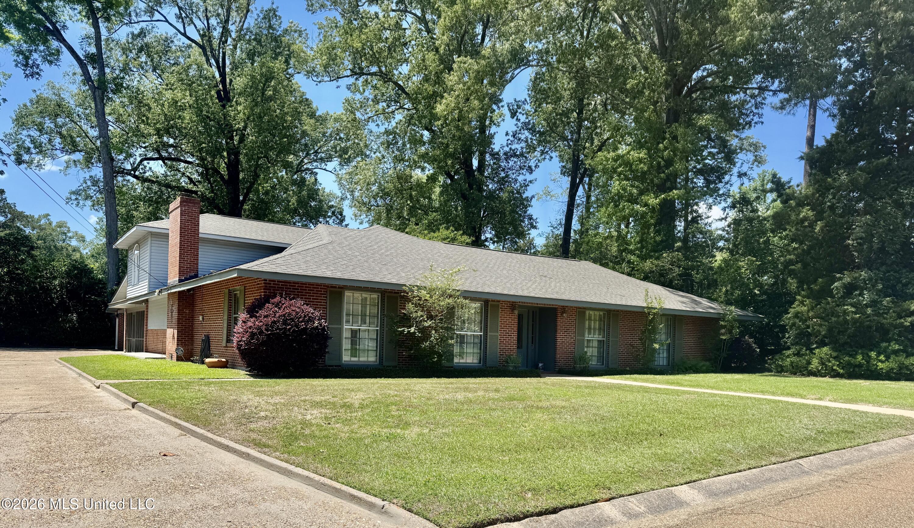 35 Oakhurst Drive Property Photo 2