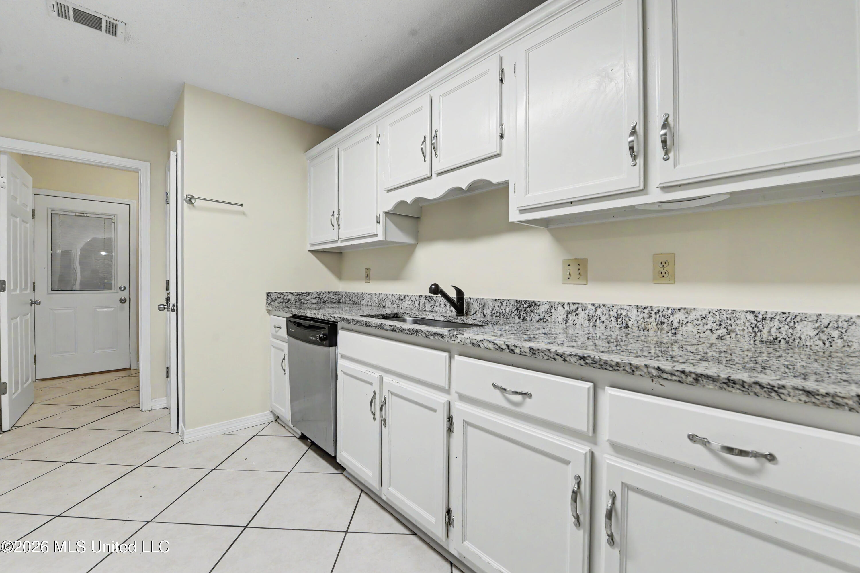 3304 N 8th Street Property Photo 6