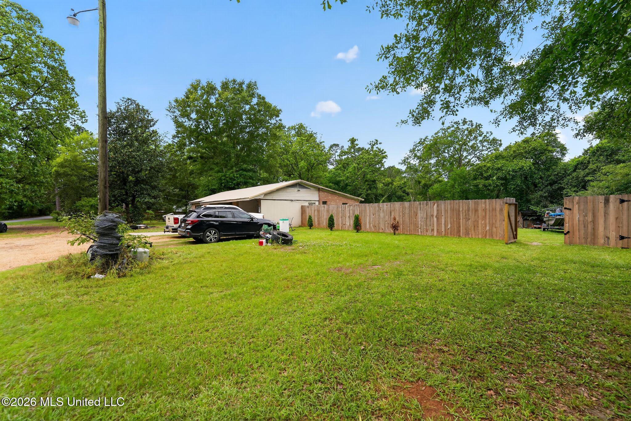 838 S Main Street Property Photo 3