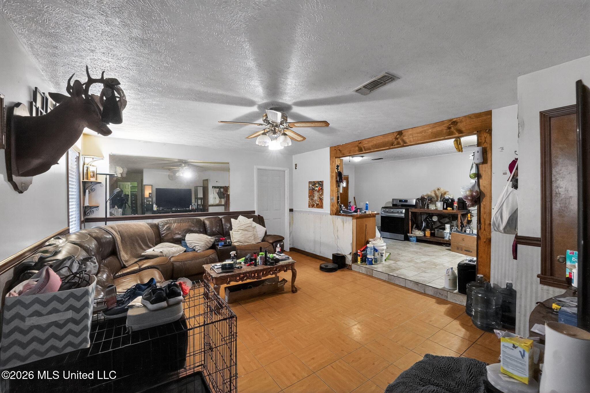 838 S Main Street Property Photo 11