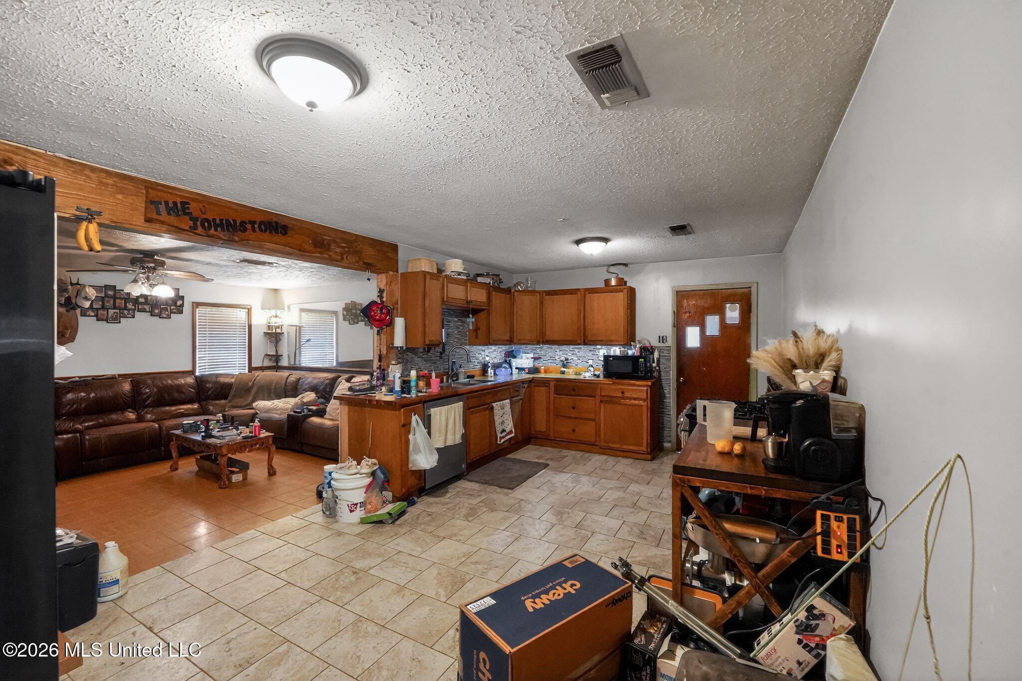 838 S Main Street Property Photo 12