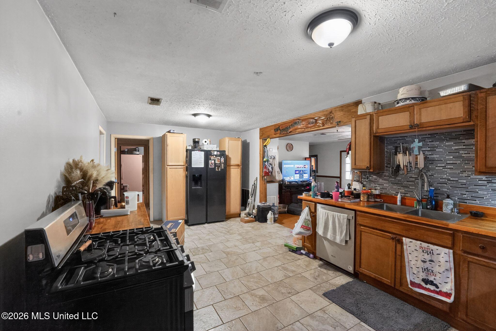 838 S Main Street Property Photo 14