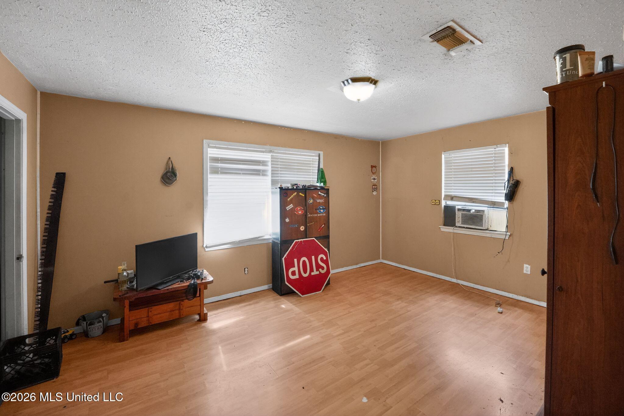 838 S Main Street Property Photo 15