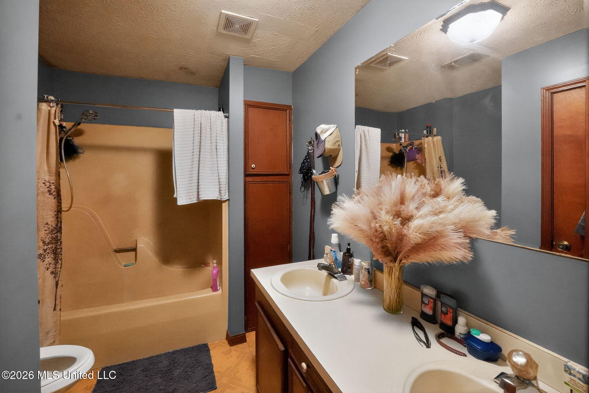 838 S Main Street Property Photo 19
