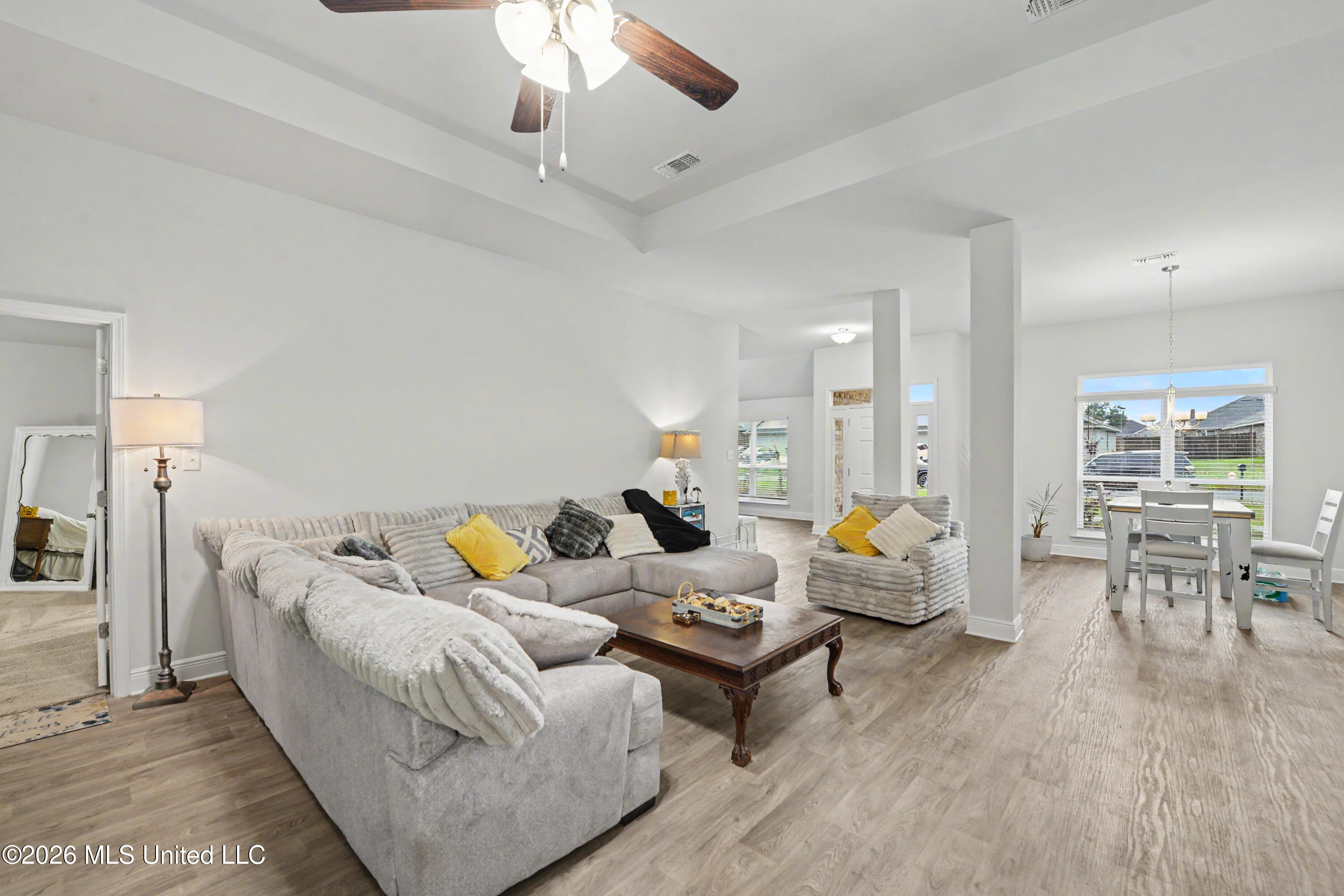 6223 Roxanne Way Property Photo 4