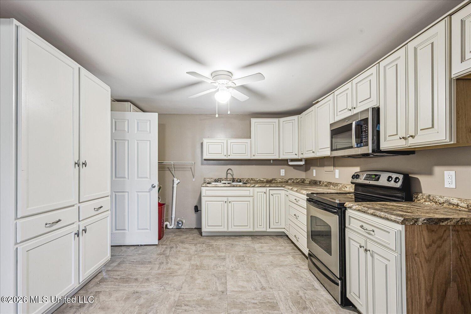 9350 College Road Property Photo 30