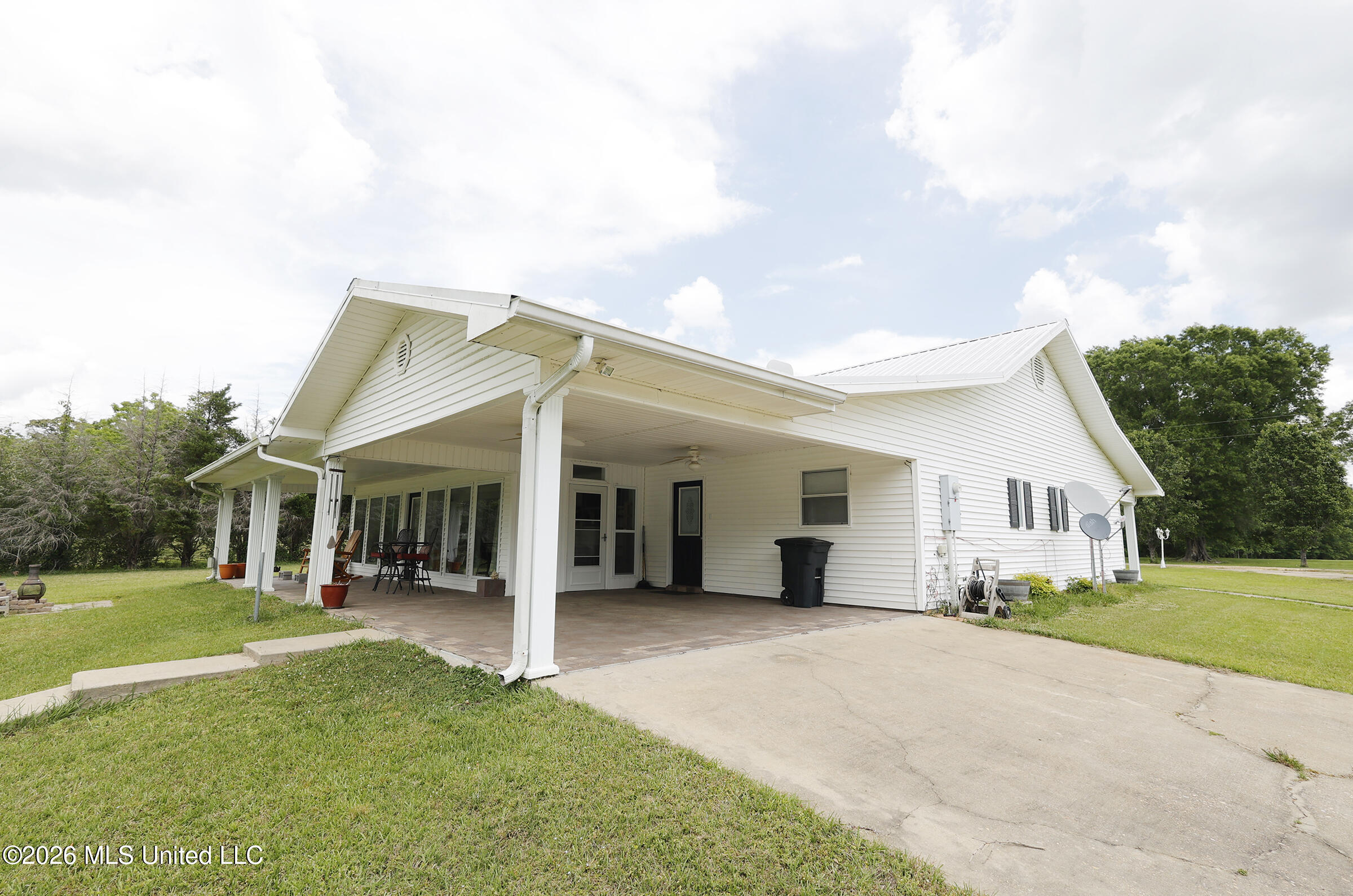 1024 Walker Lane Property Photo 5
