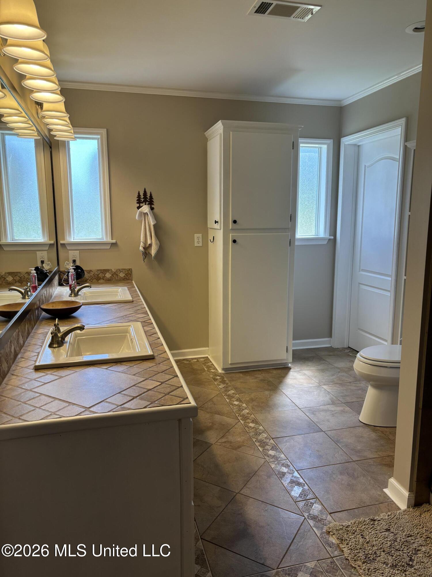 1024 Walker Lane Property Photo 38