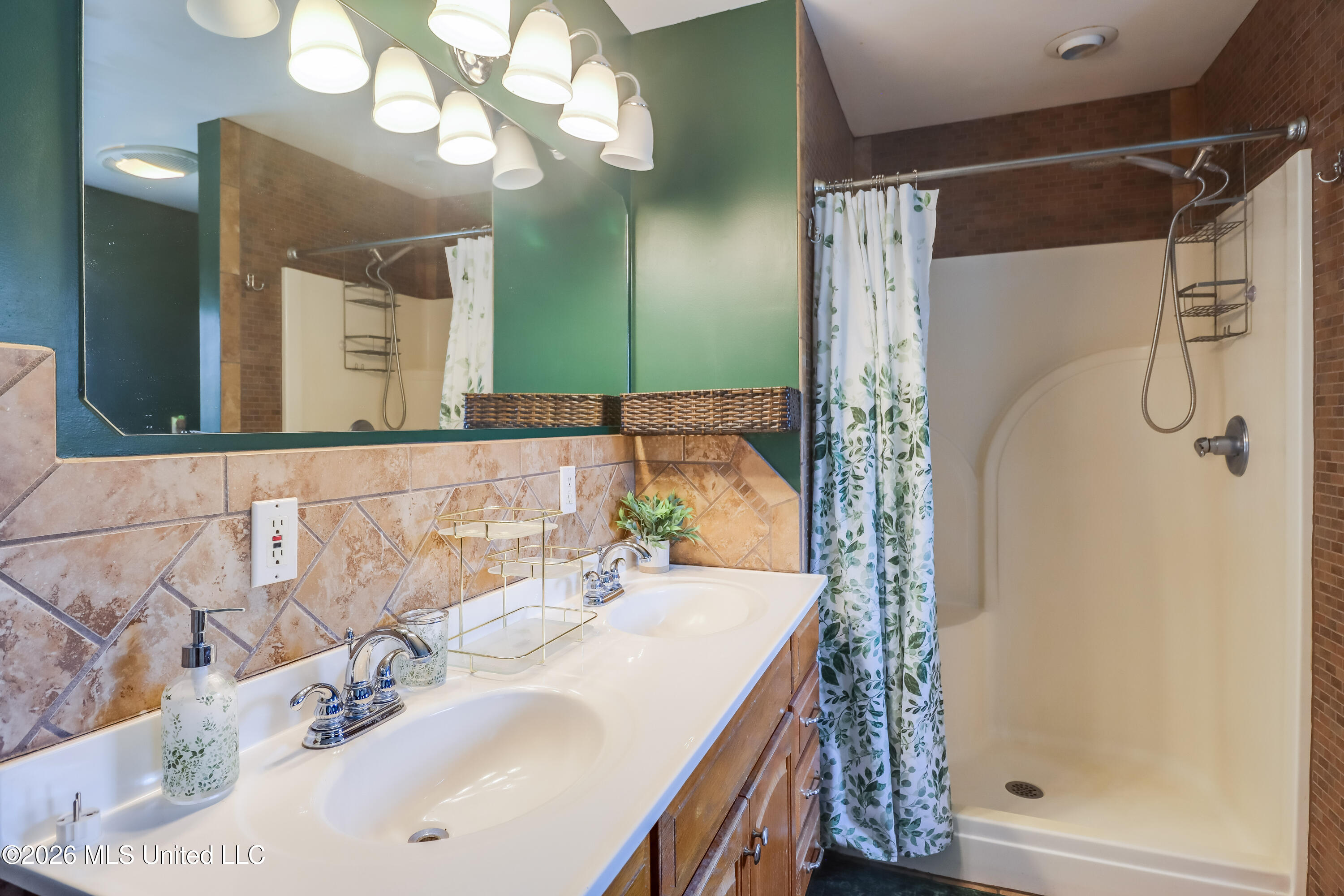 23083 Montebella Road Property Photo 16