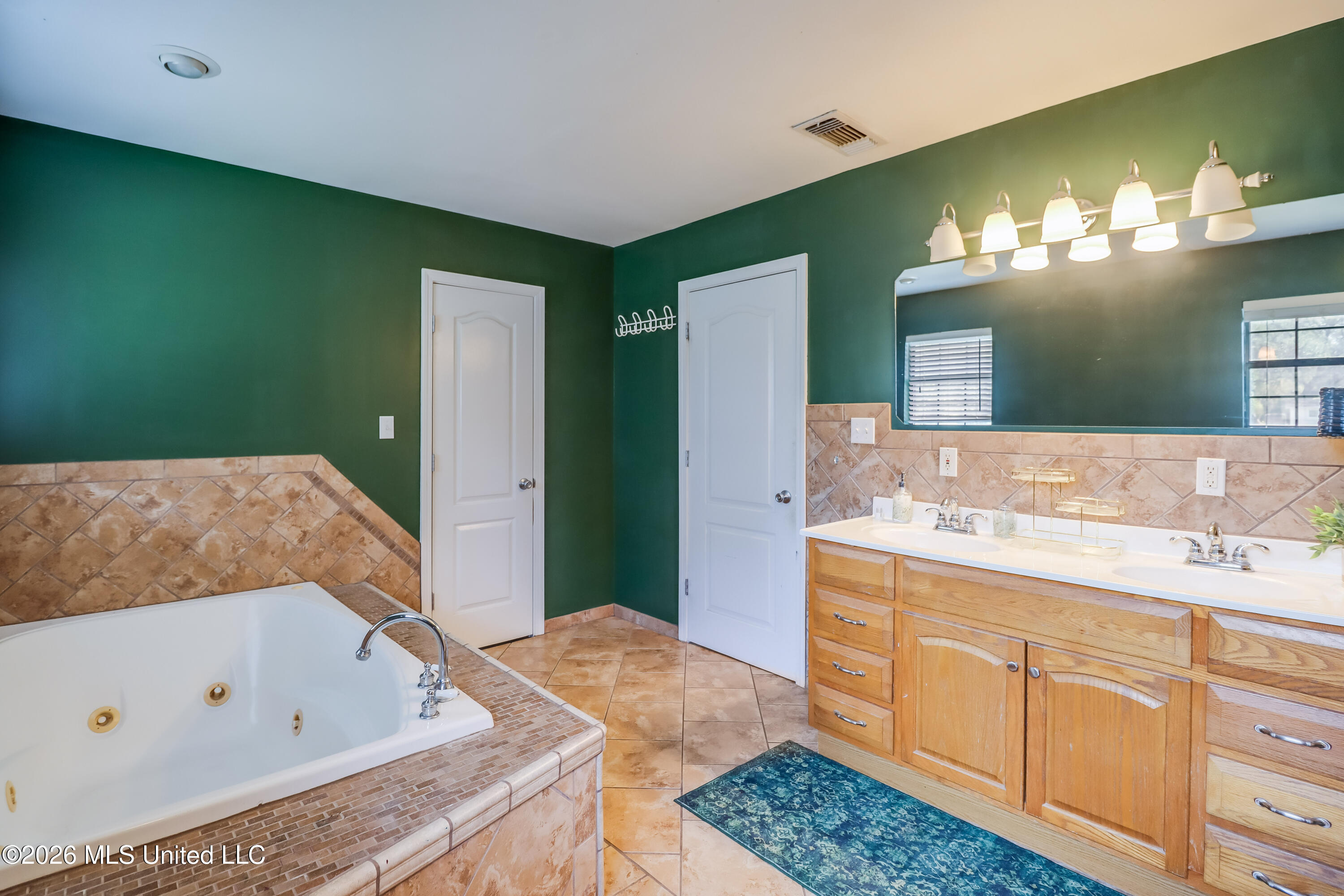 23083 Montebella Road Property Photo 17