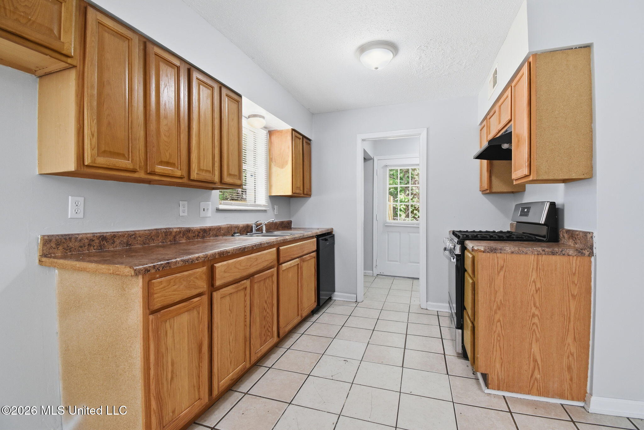 6460 Birchfield Circle Property Photo 5