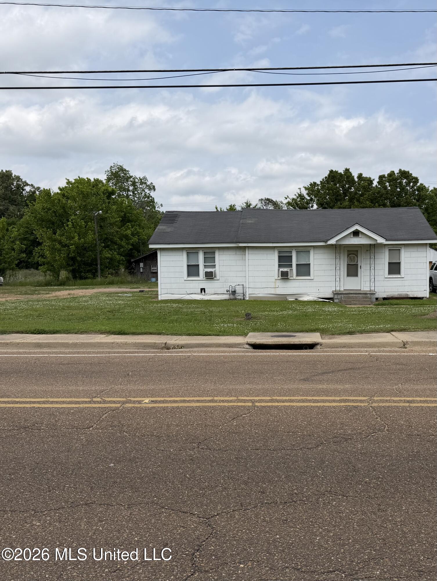 2011 Carrollton Avenue Property Photo 1