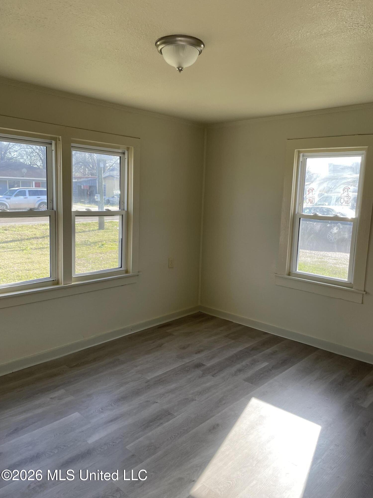 2011 Carrollton Avenue Property Photo 4
