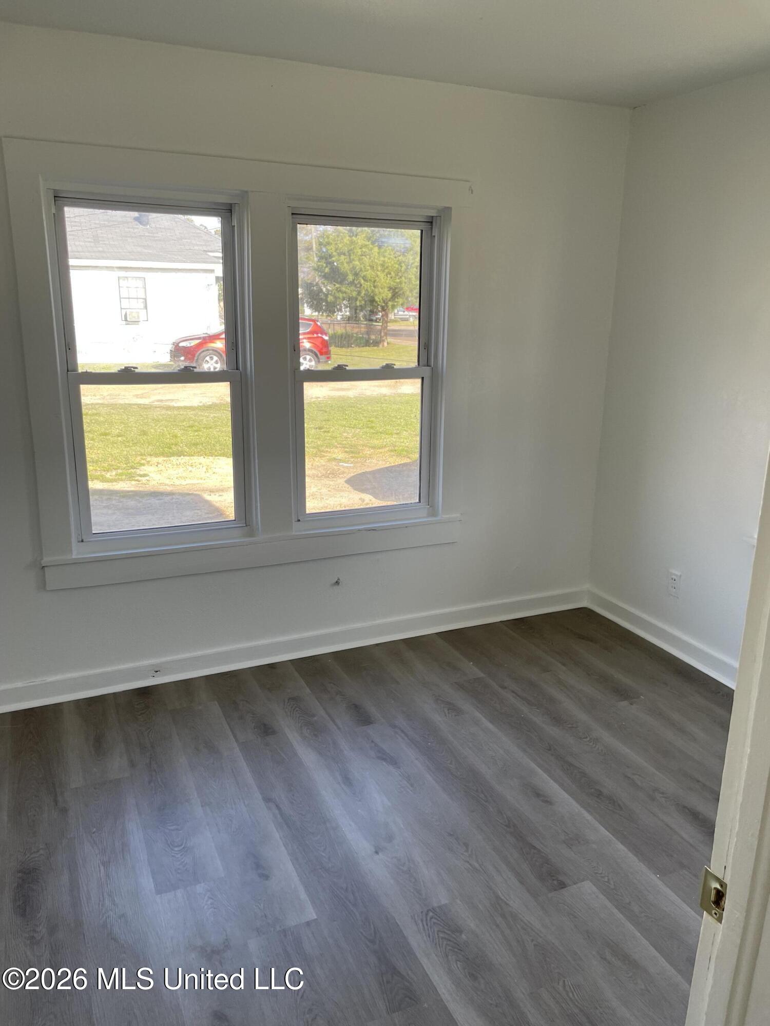 2011 Carrollton Avenue Property Photo 10