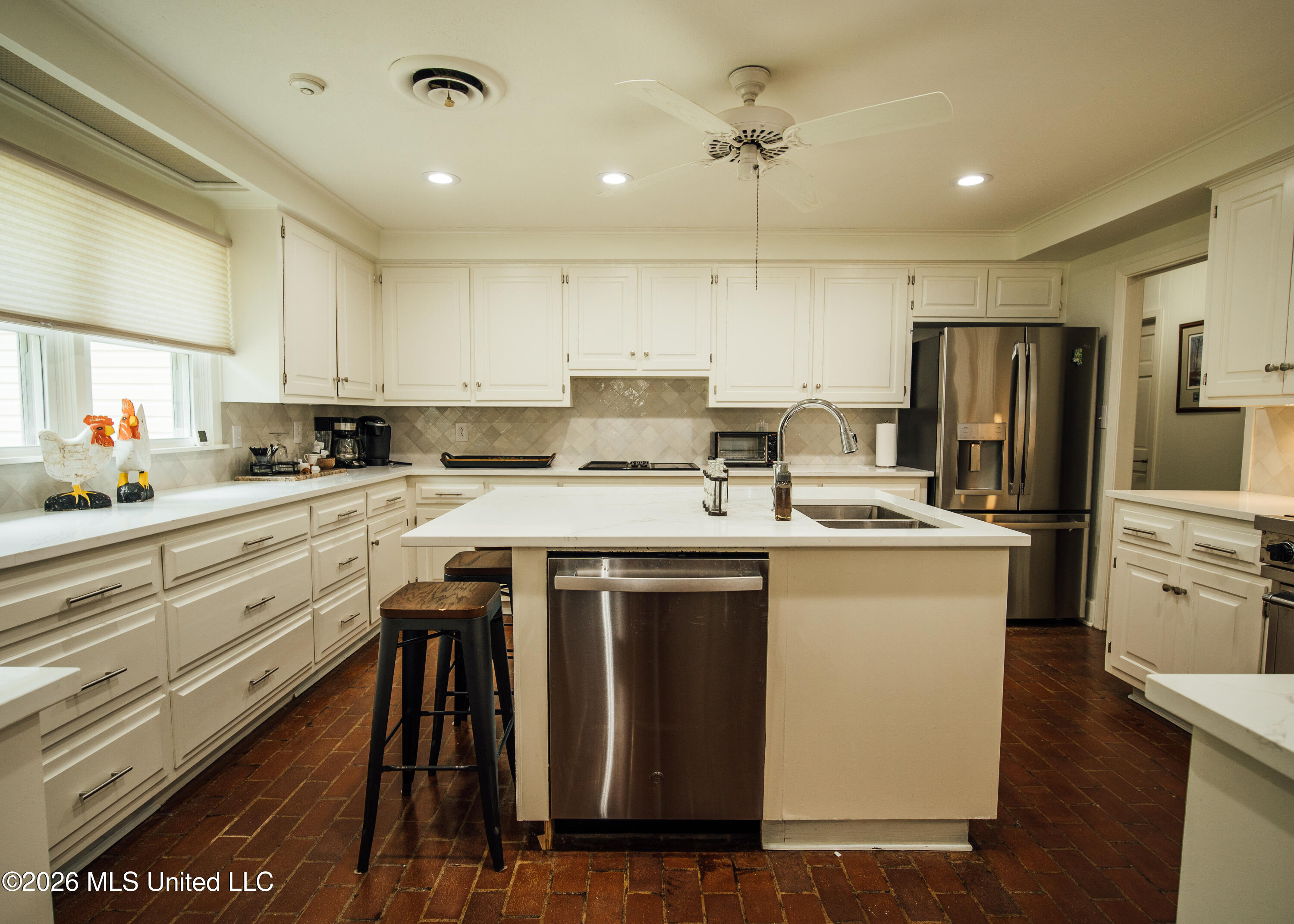 902 Mound Street Property Photo 2