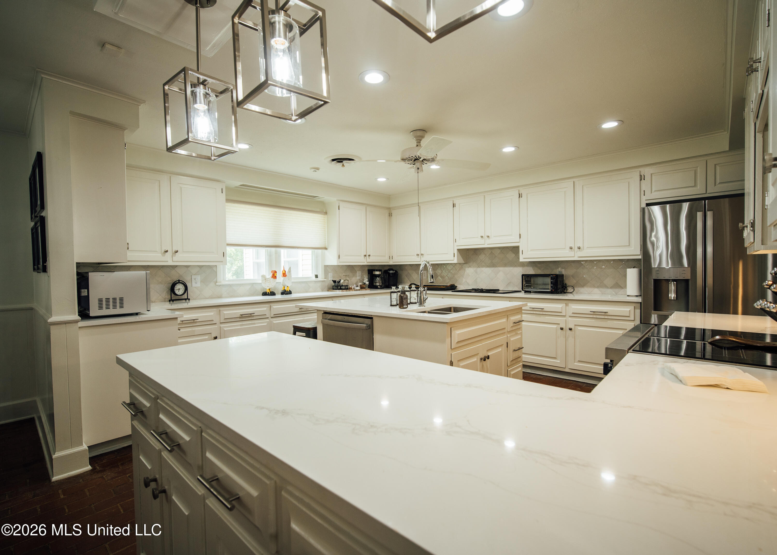 902 Mound Street Property Photo 5
