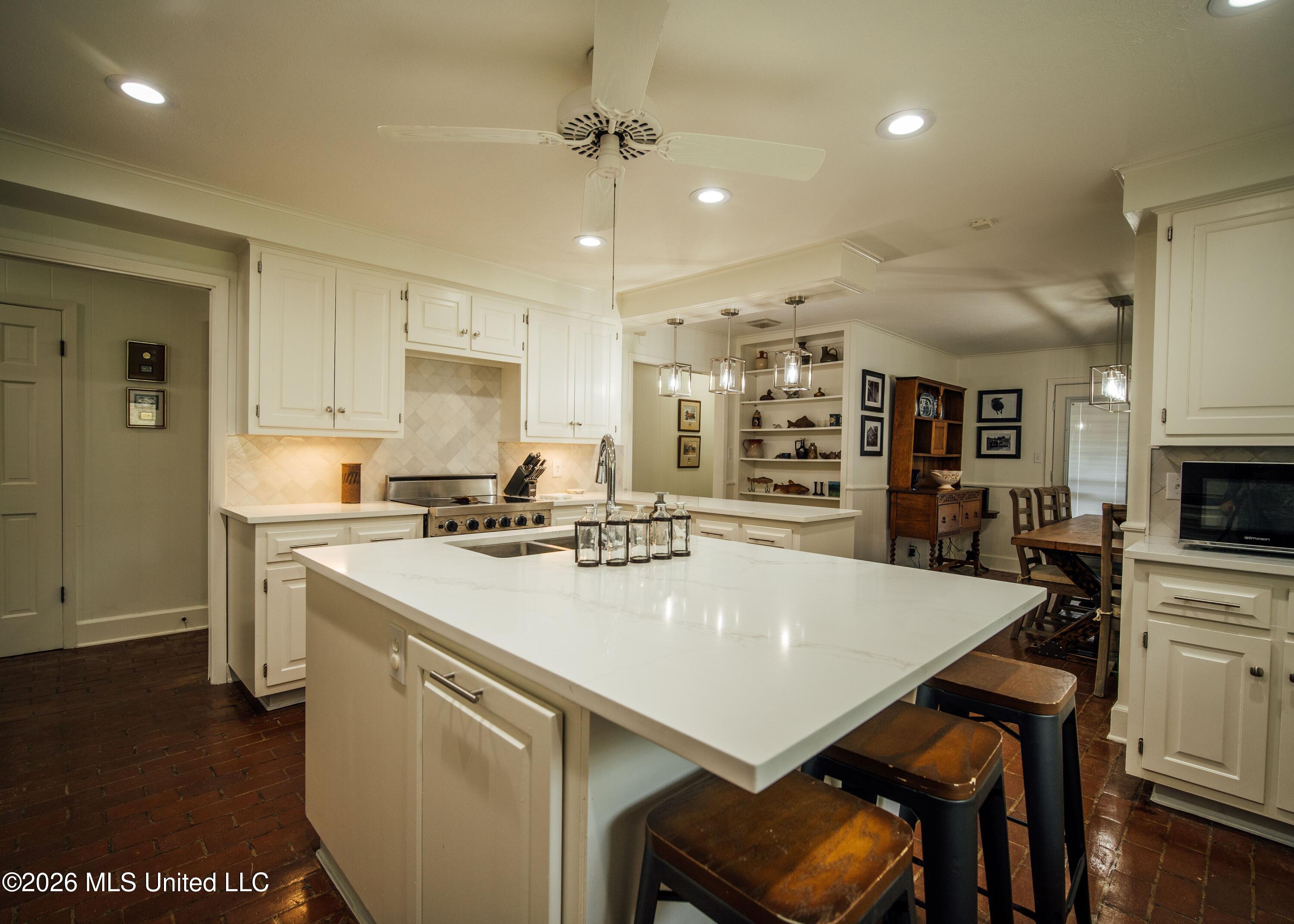 902 Mound Street Property Photo 14