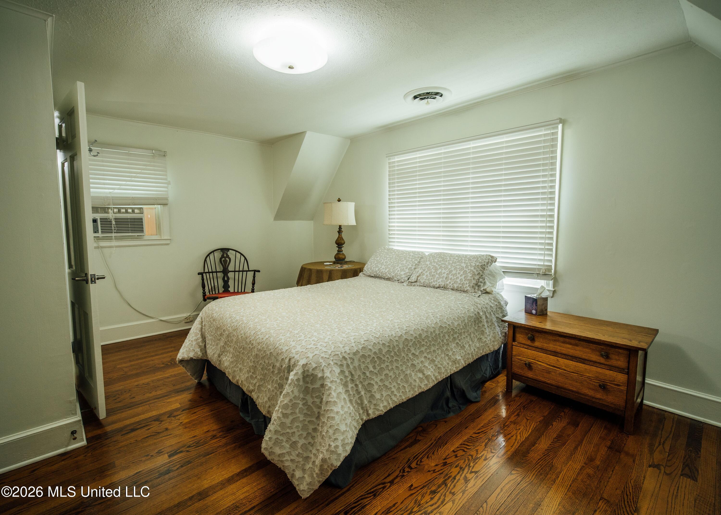 902 Mound Street Property Photo 17