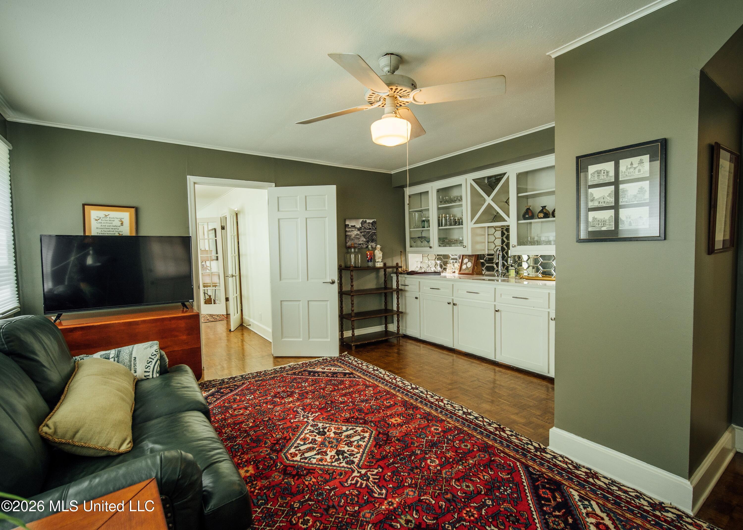 902 Mound Street Property Photo 18