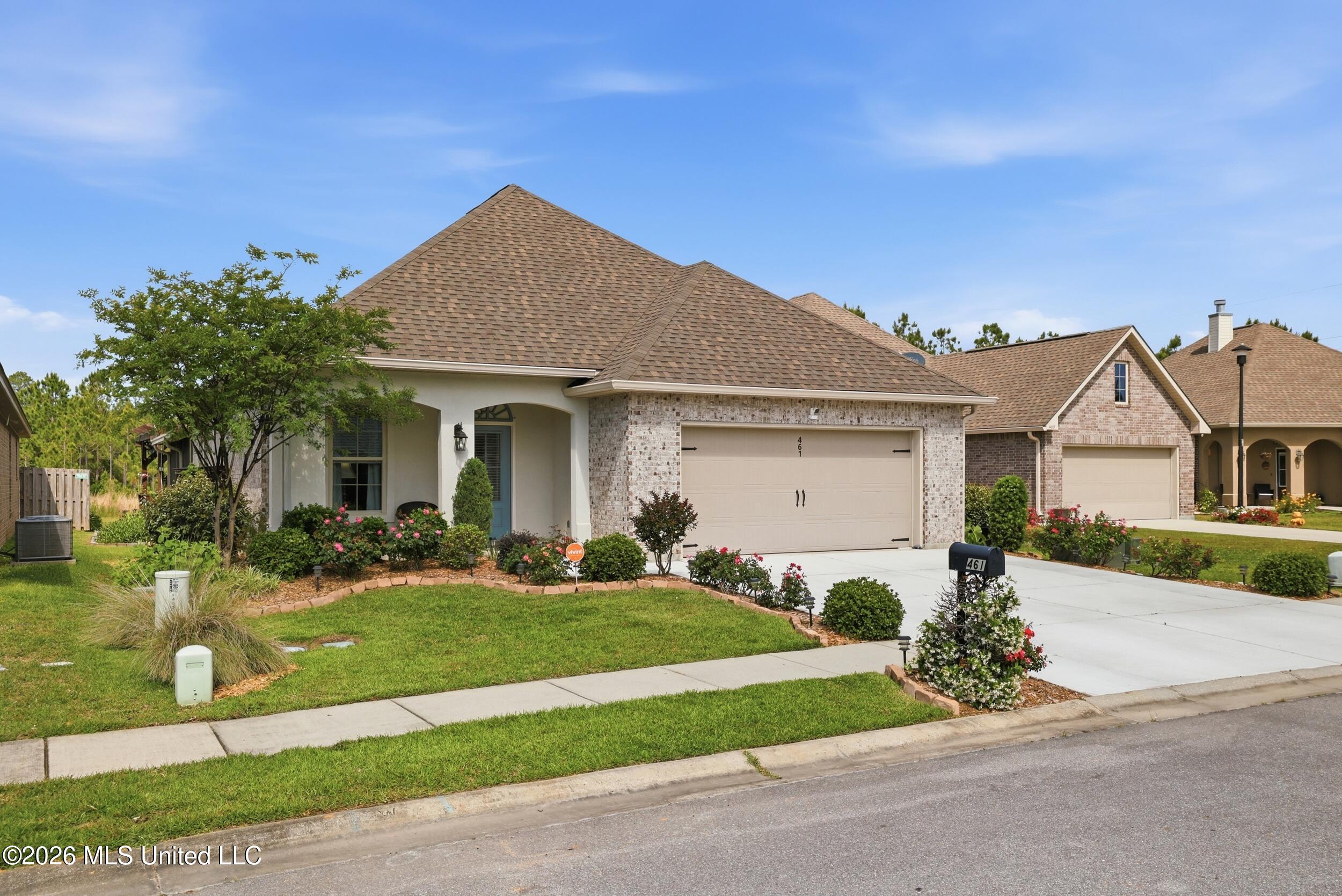 461 Palm Breeze Drive Property Photo 4
