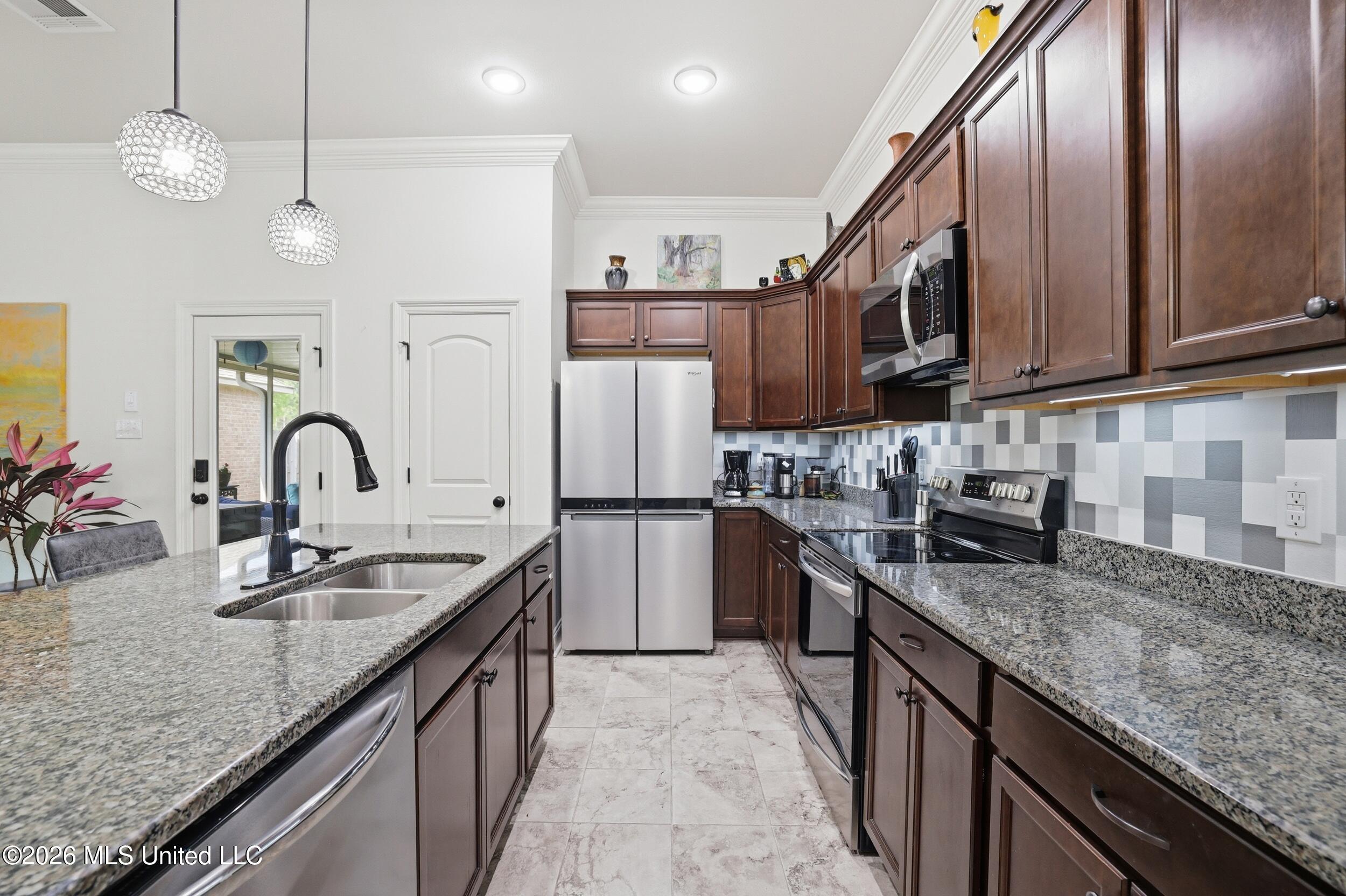 461 Palm Breeze Drive Property Photo 14