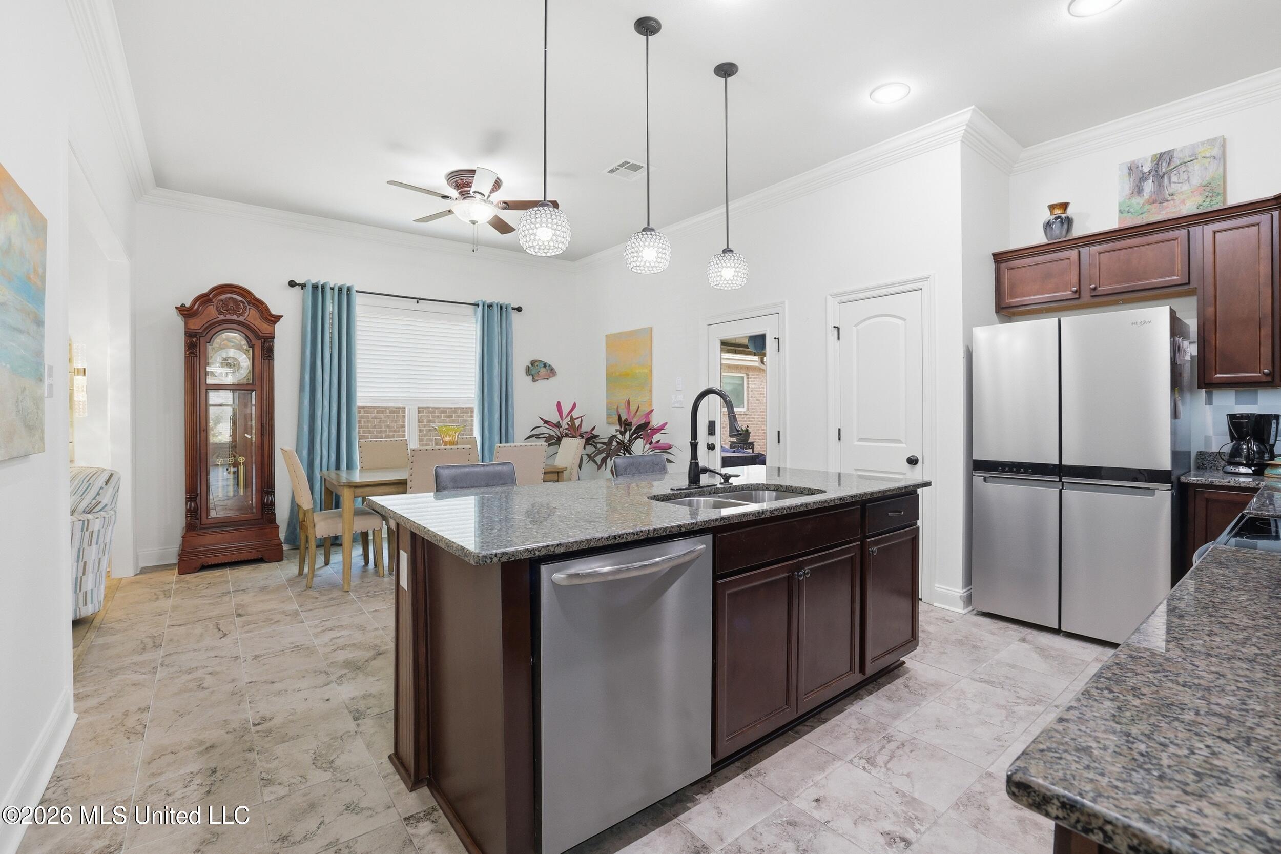 461 Palm Breeze Drive Property Photo 18