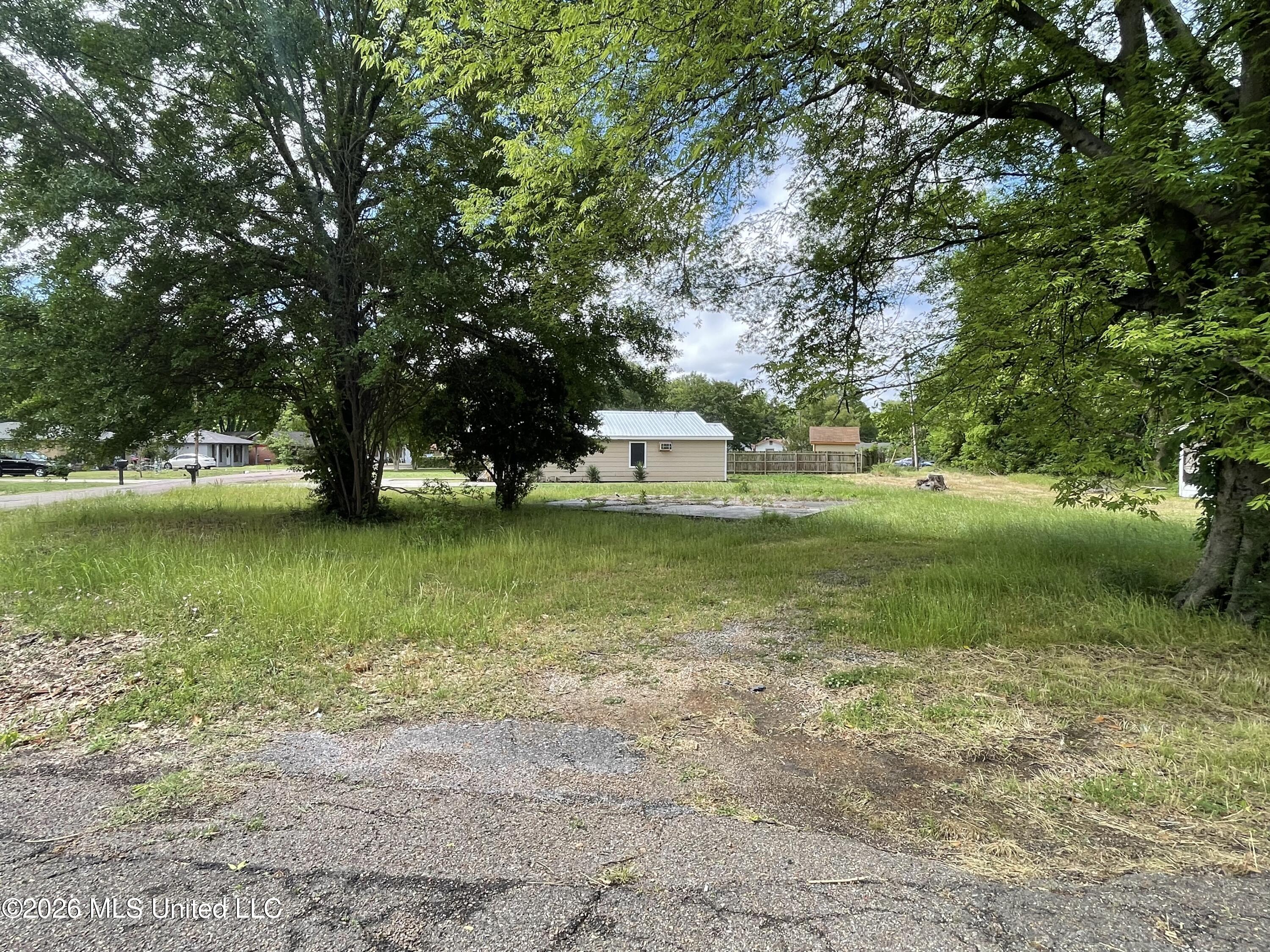 661 E Chatham Drive Property Photo 1