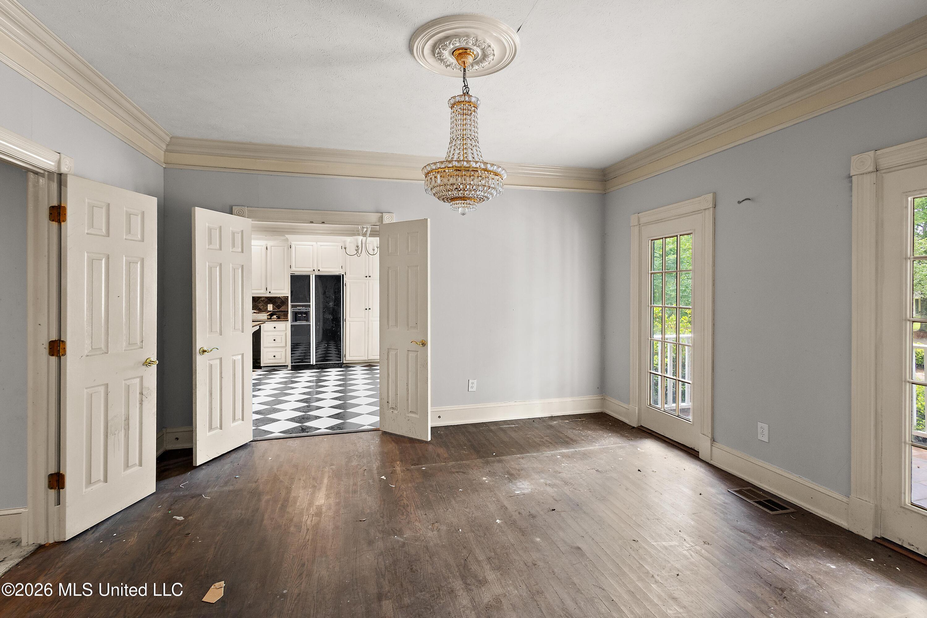 241 Heathway Cove Property Photo 4