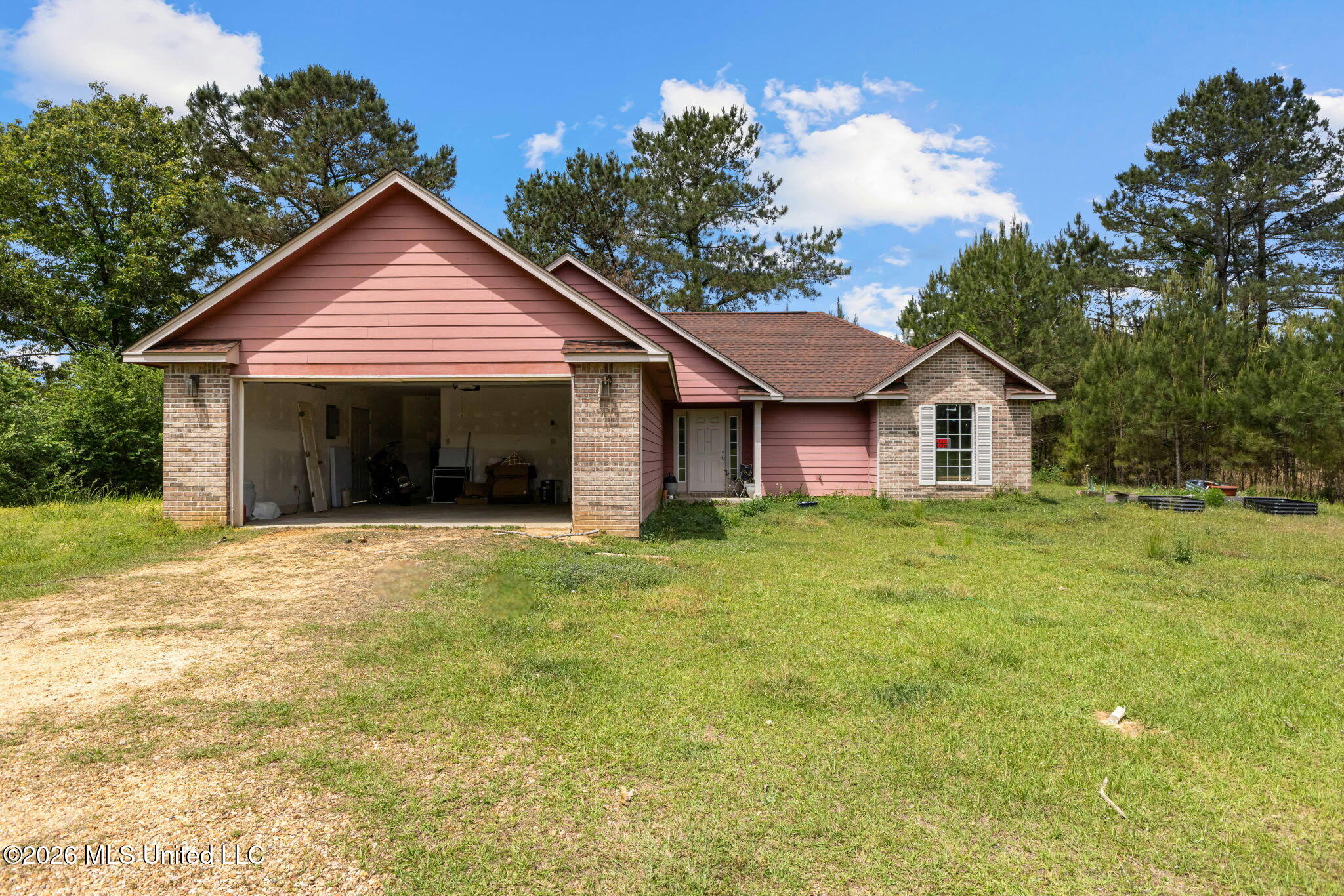 41 Adams Lane Property Photo 1