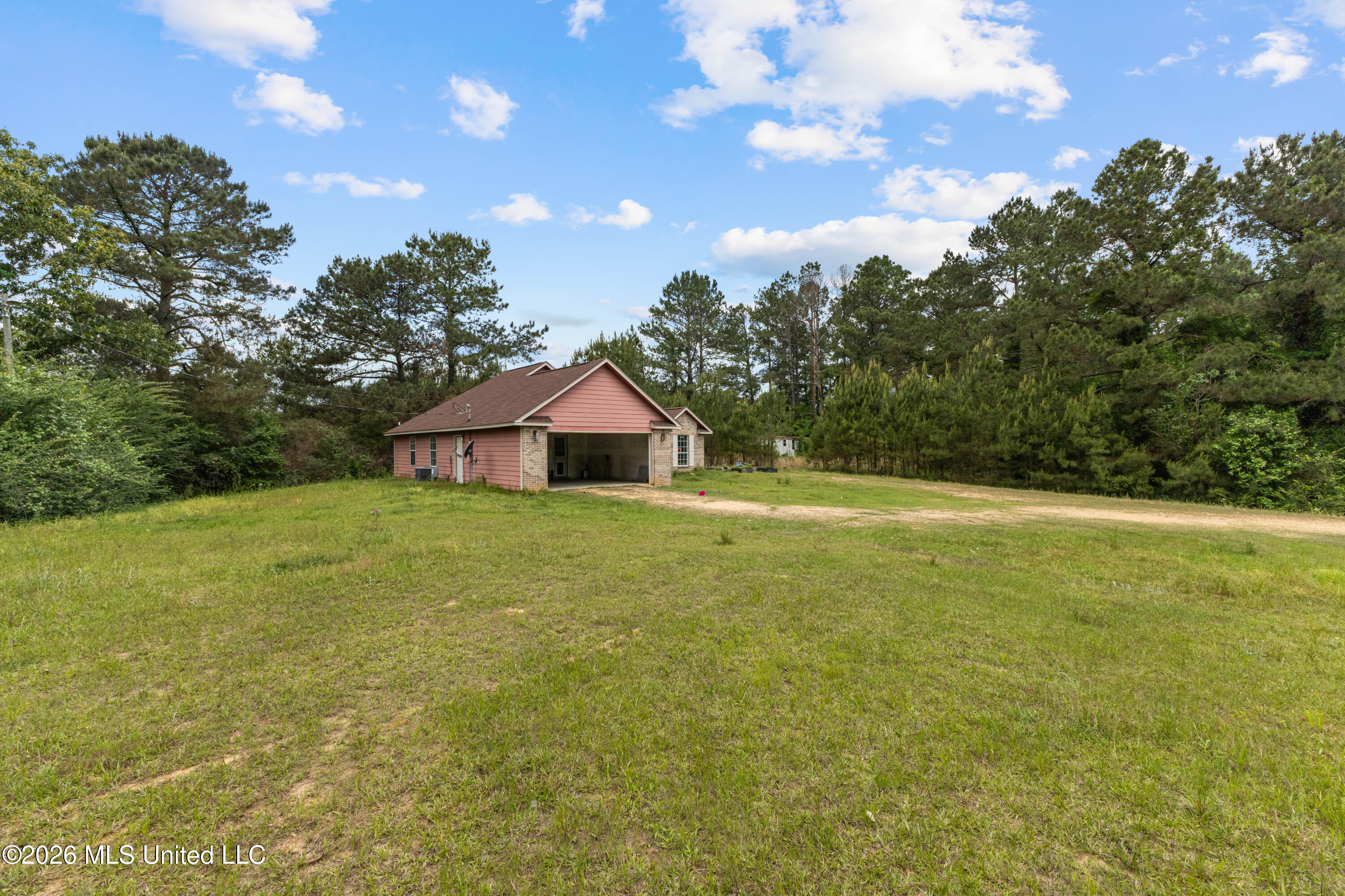 41 Adams Lane Property Photo 4