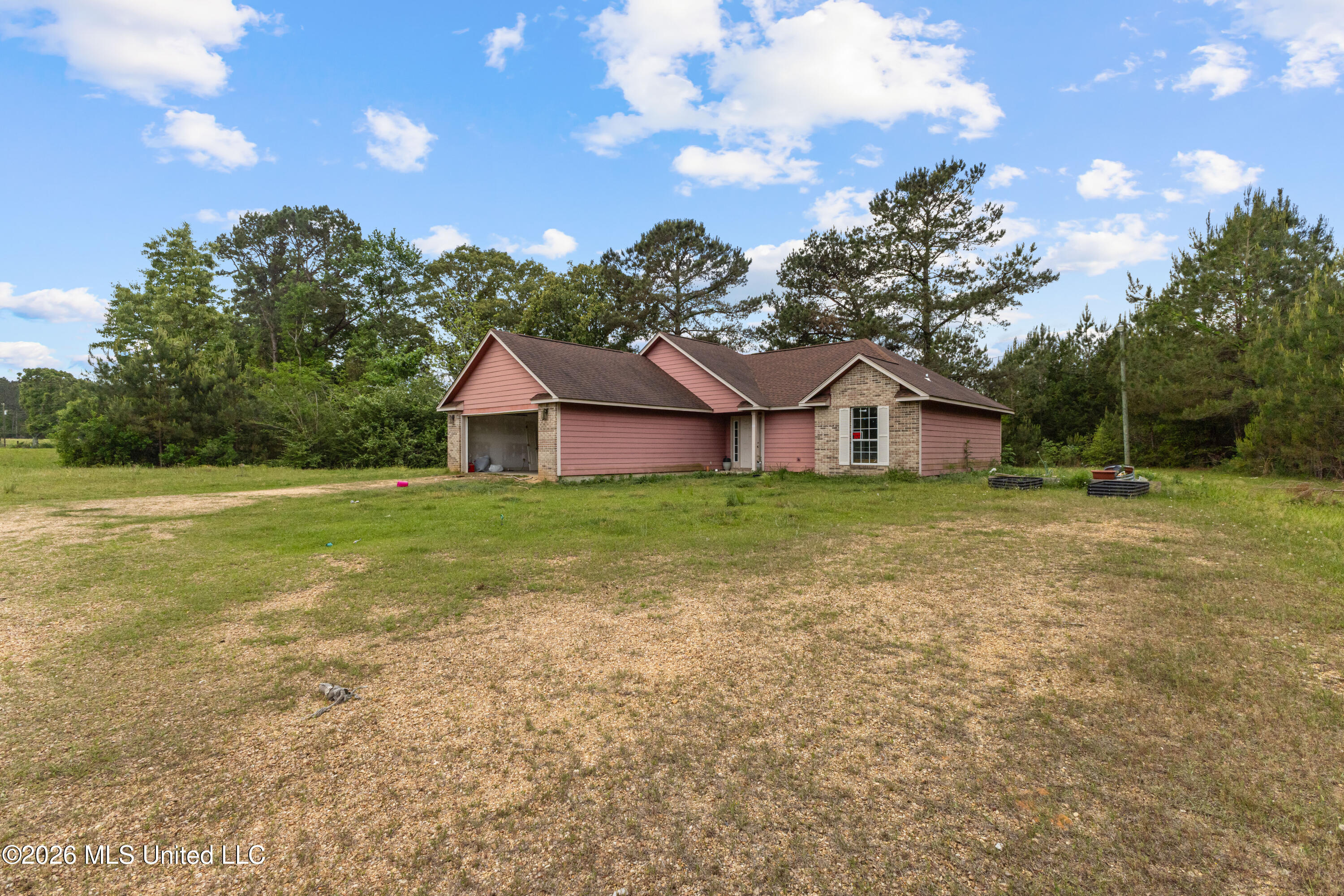 41 Adams Lane Property Photo 5