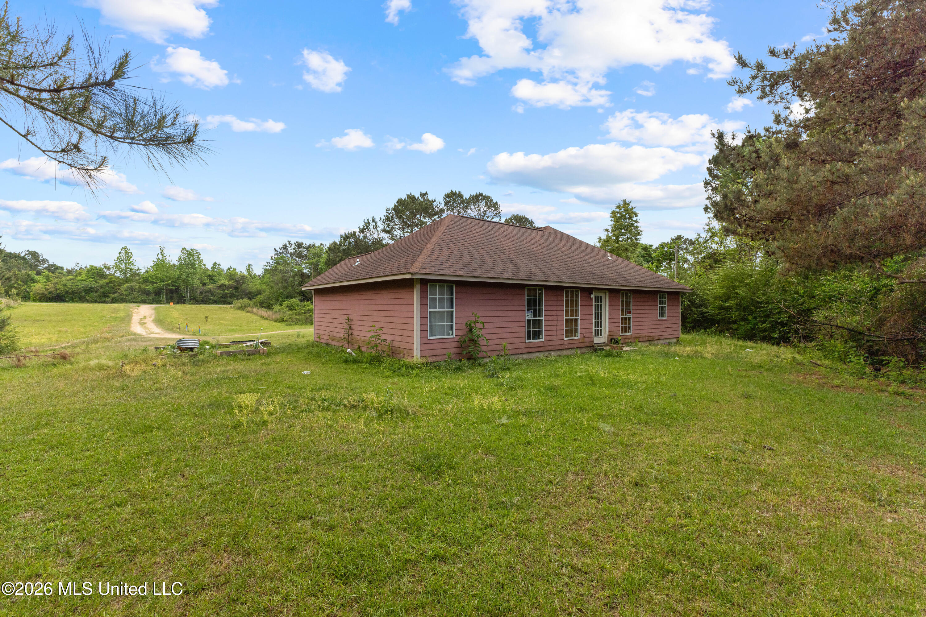 41 Adams Lane Property Photo 6