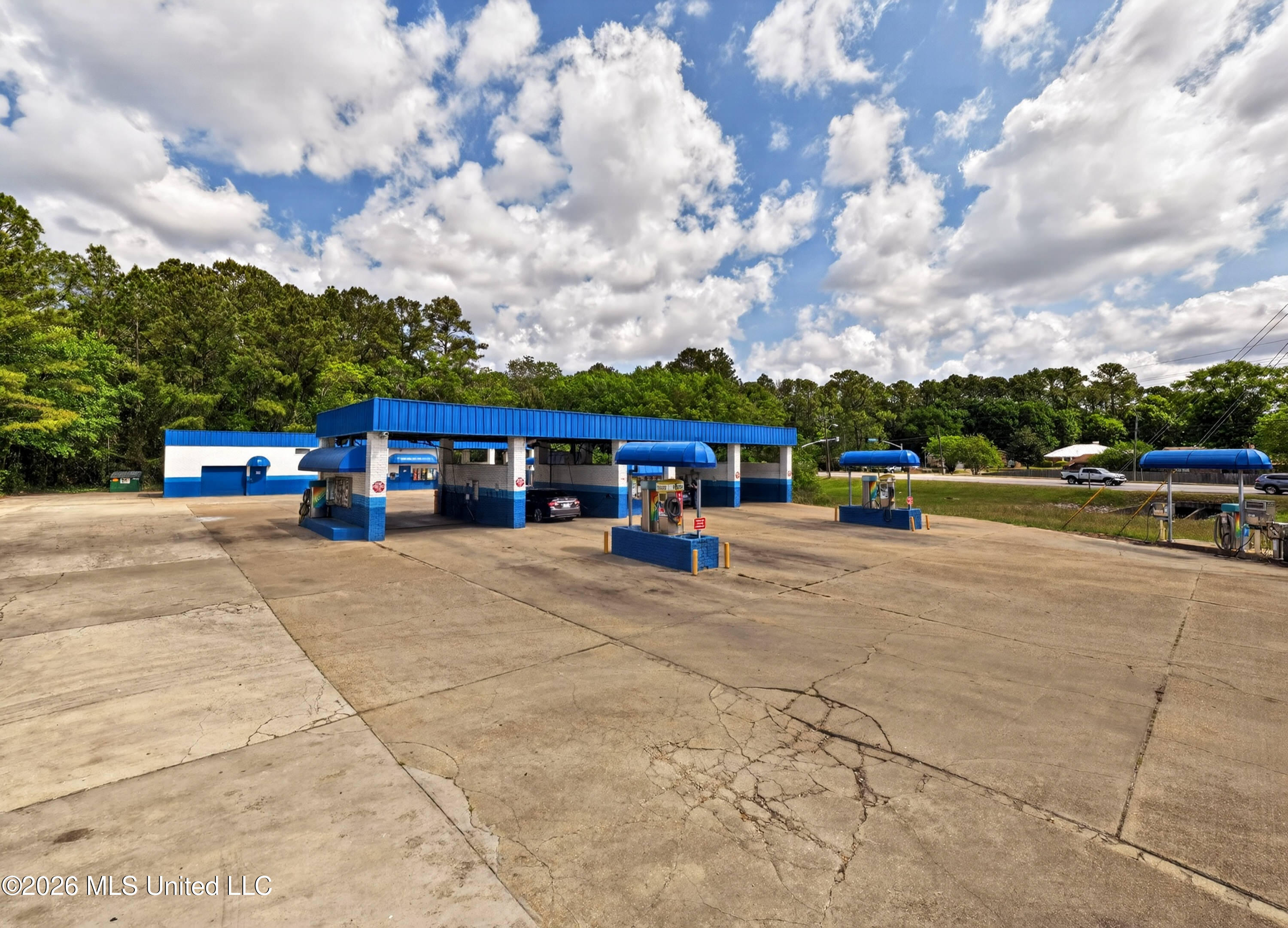 3901 Dolphin Drive Property Photo 1