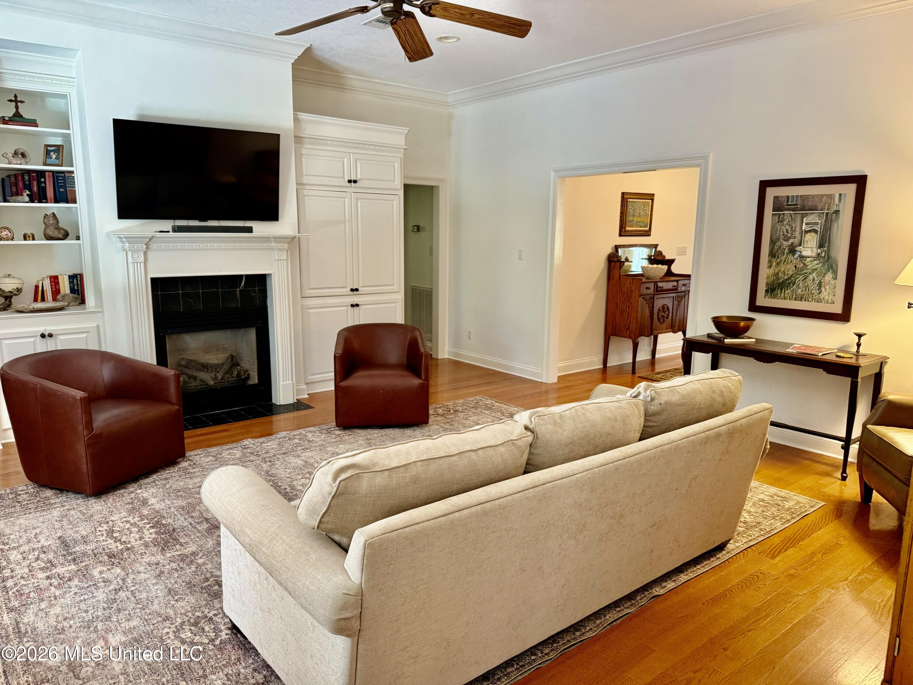 1072 Brandon Drive Property Photo 5