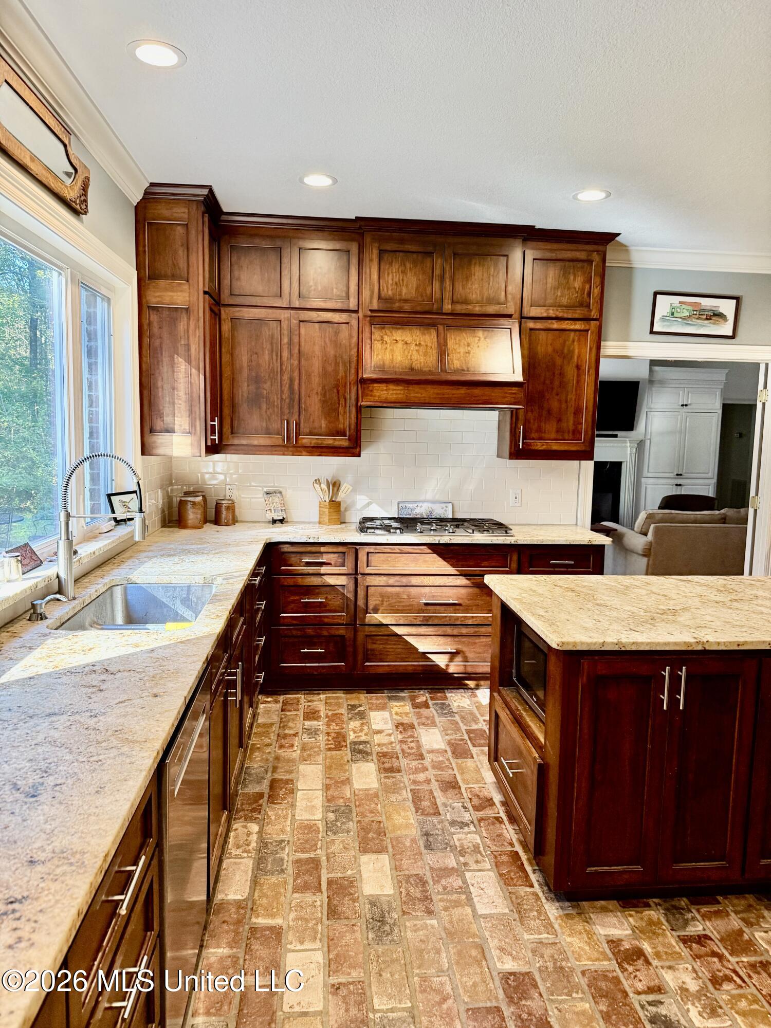 1072 Brandon Drive Property Photo 11