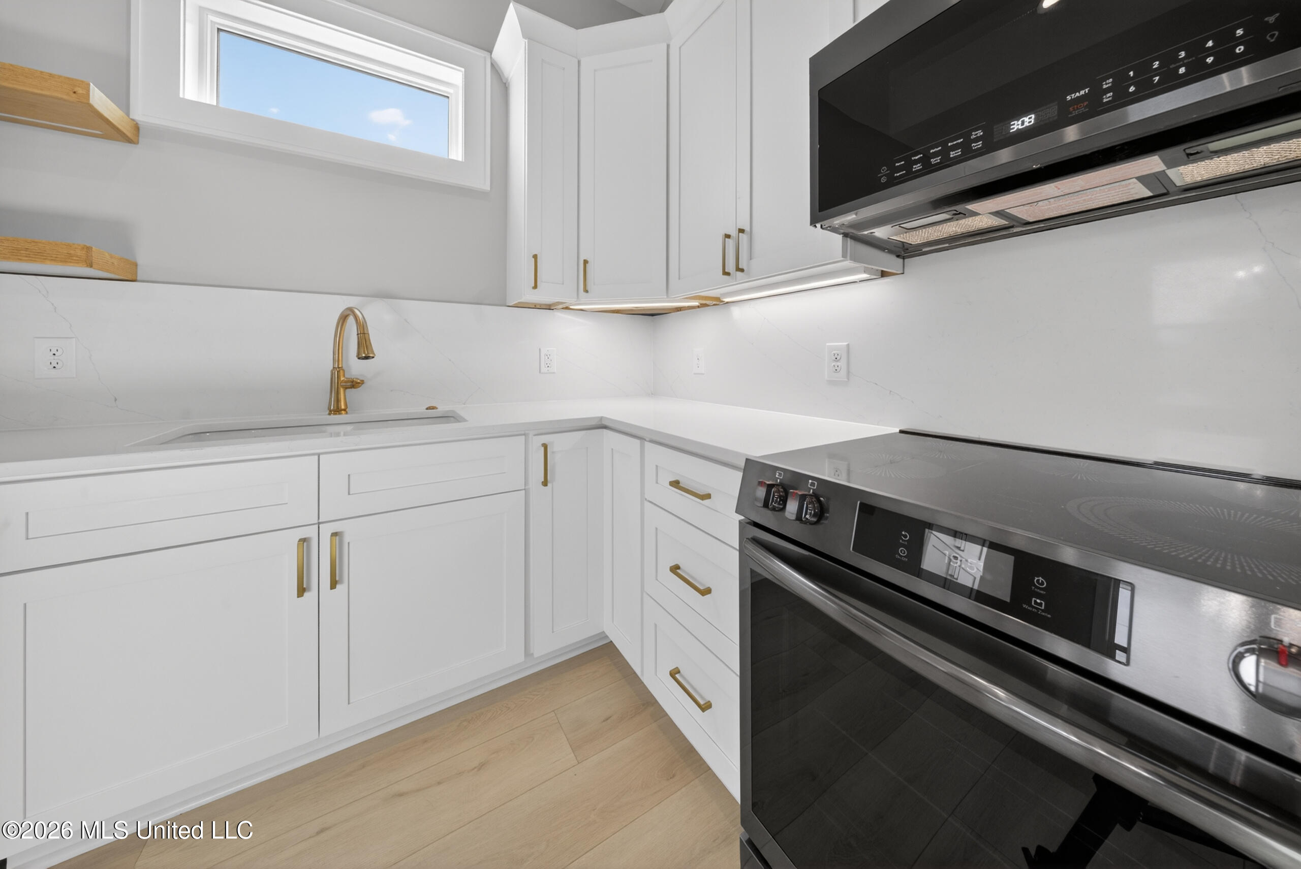 5195 Pointset Avenue Property Photo 11