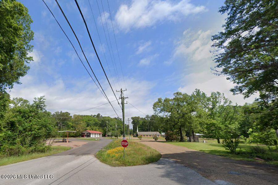 8 Holiday Road Property Photo 3