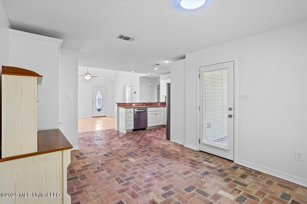 13687 Lawton Lane Property Photo 12