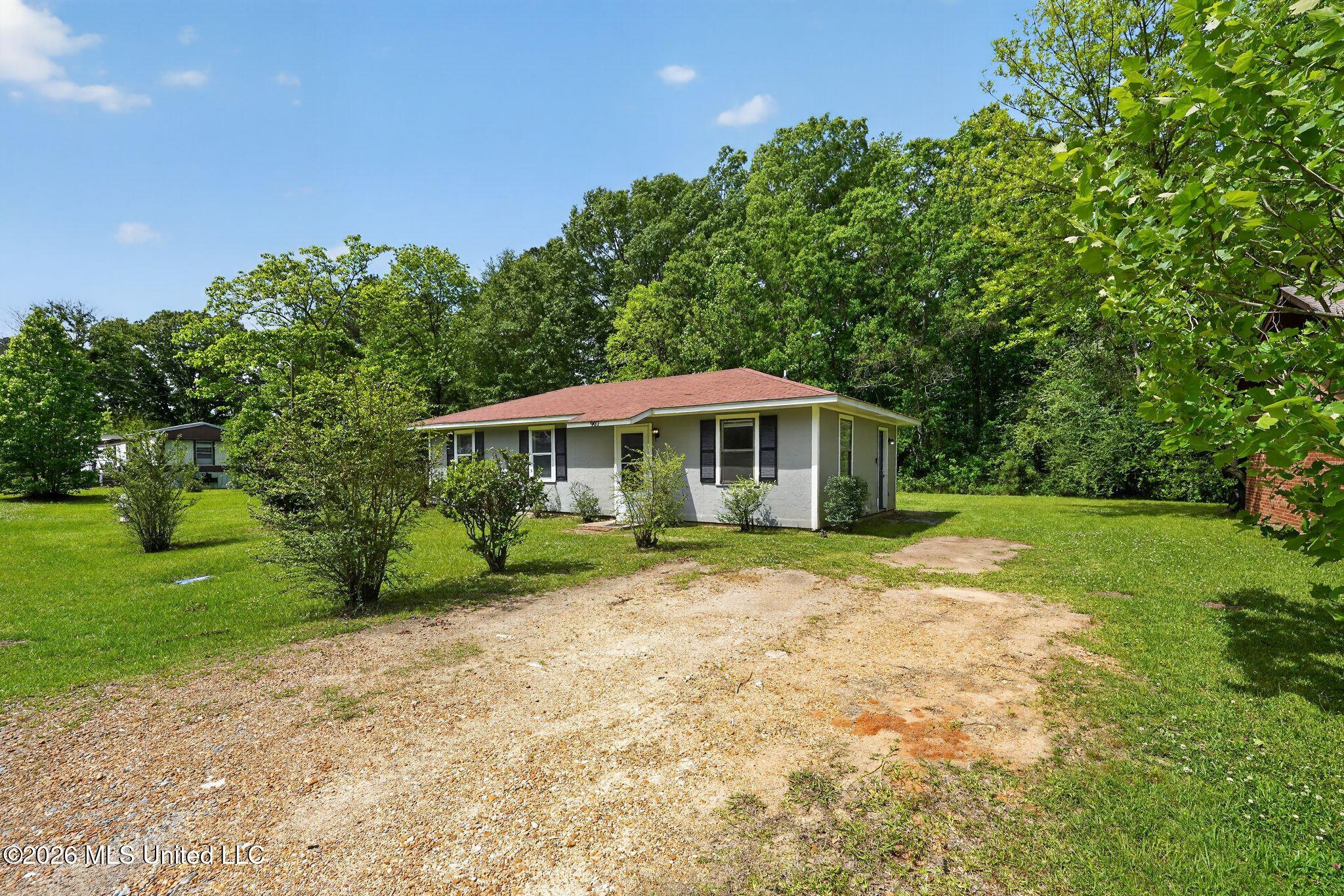 907 Tyler Street Property Photo 4