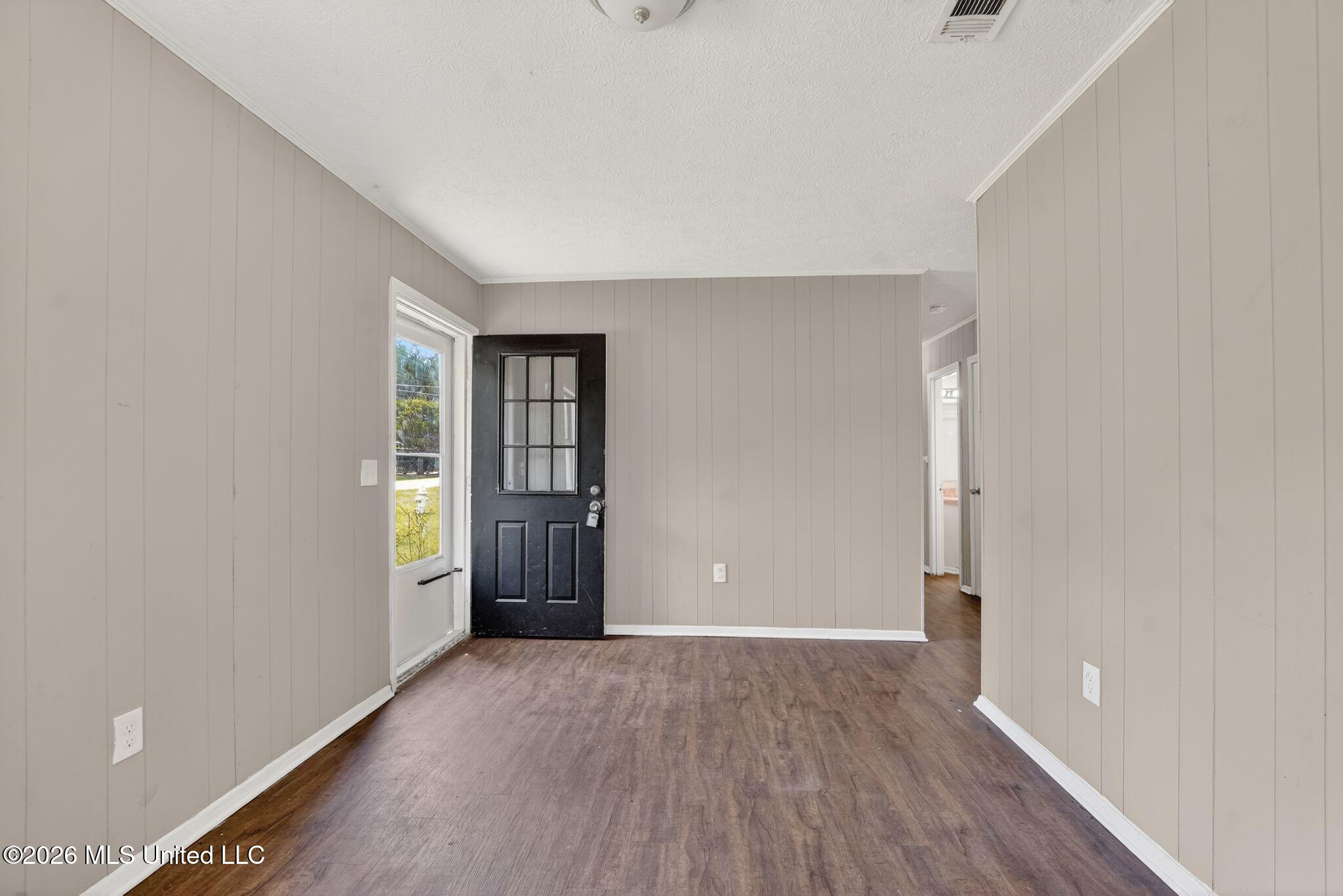 907 Tyler Street Property Photo 6