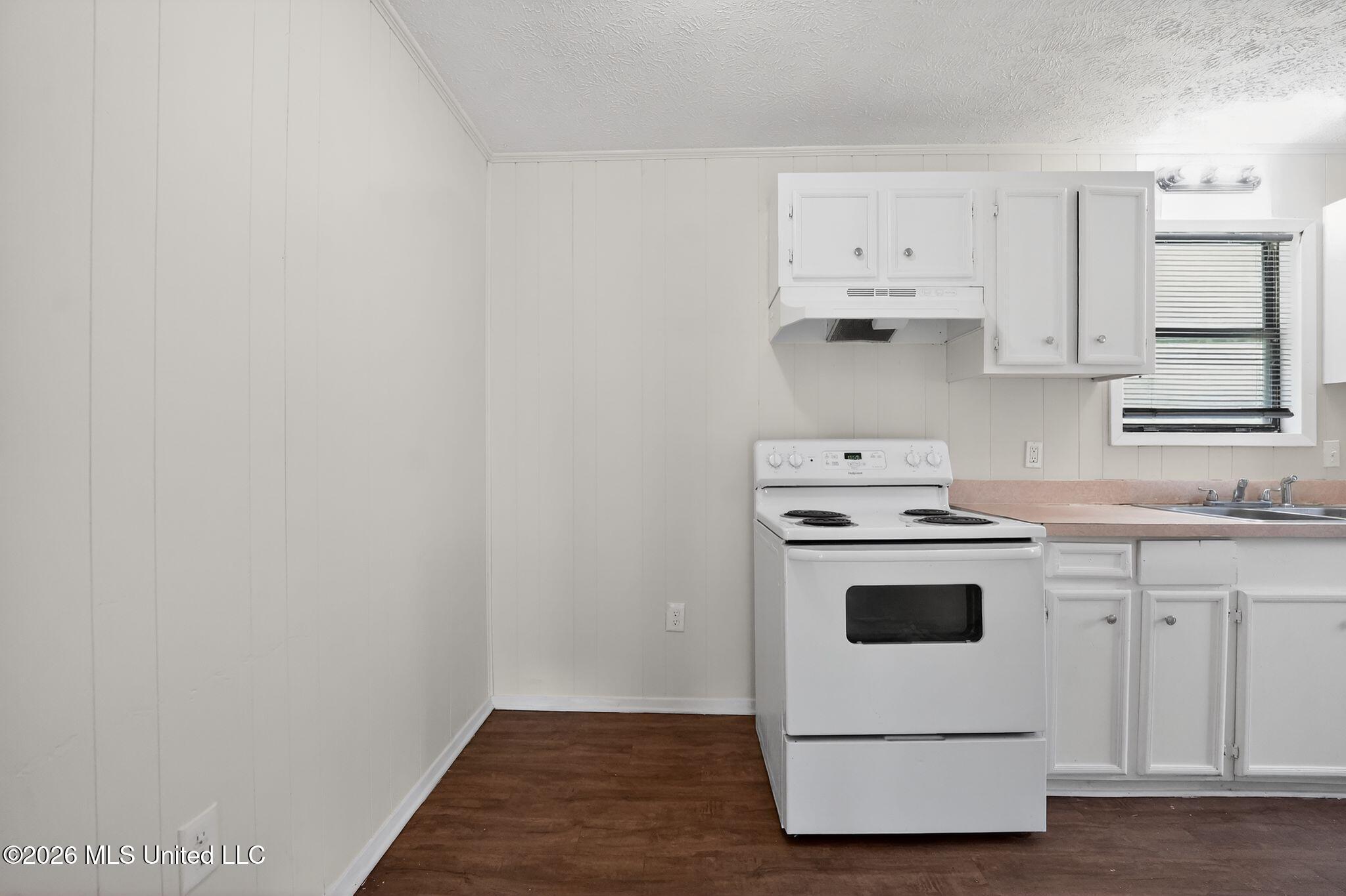 907 Tyler Street Property Photo 12