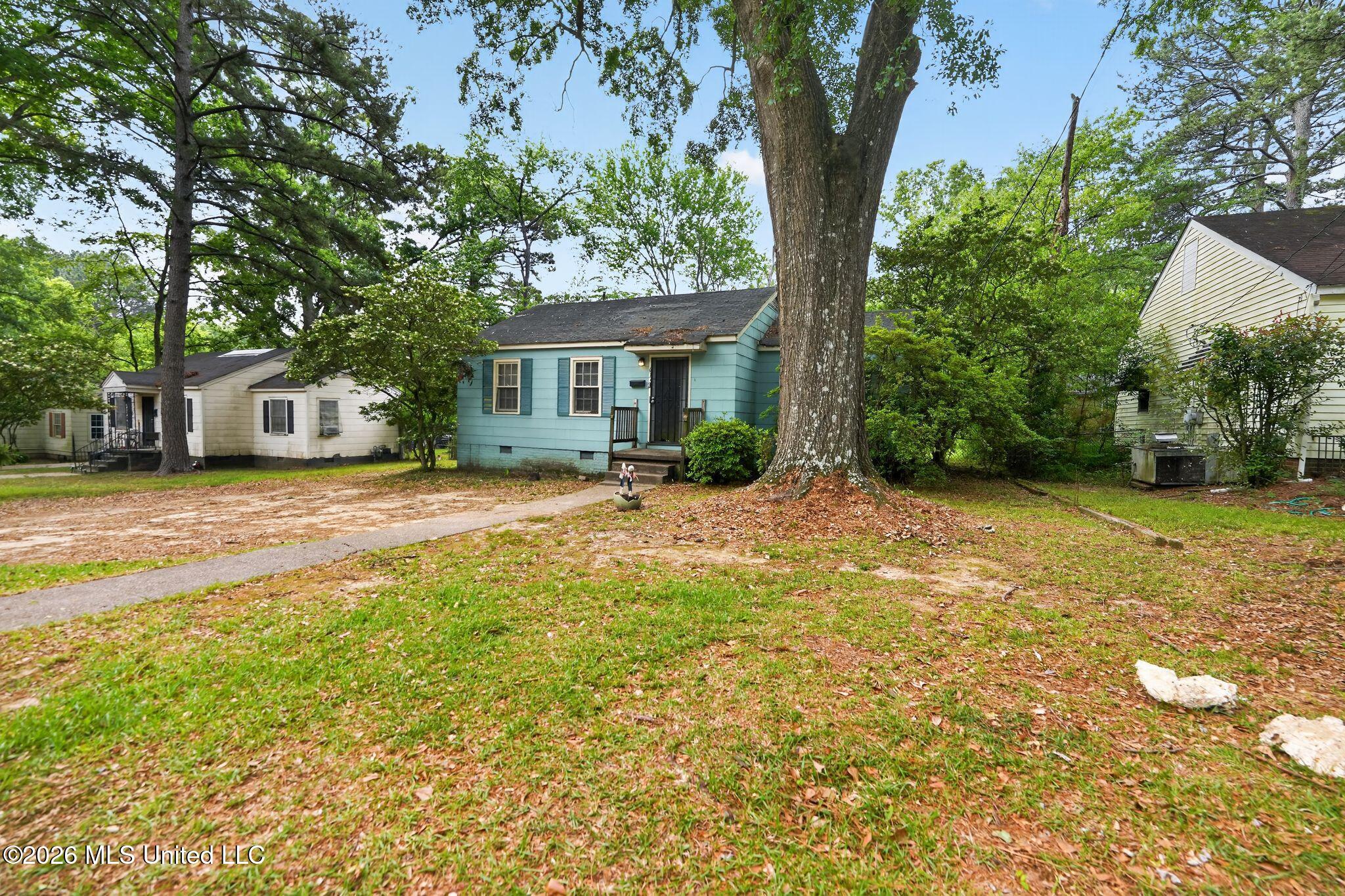 617 Woodbury Road Property Photo 2