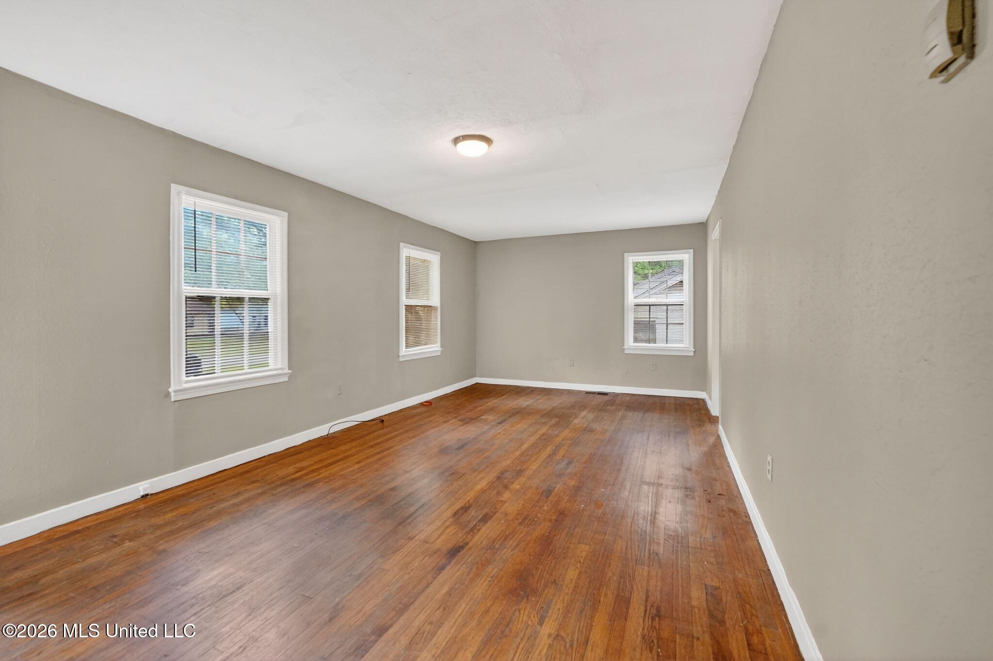 617 Woodbury Road Property Photo 3