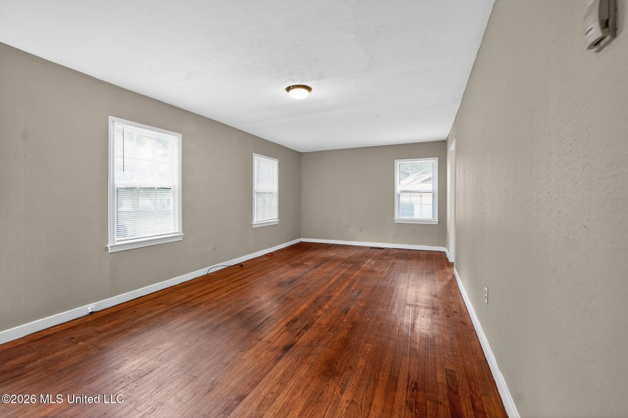 617 Woodbury Road Property Photo 5