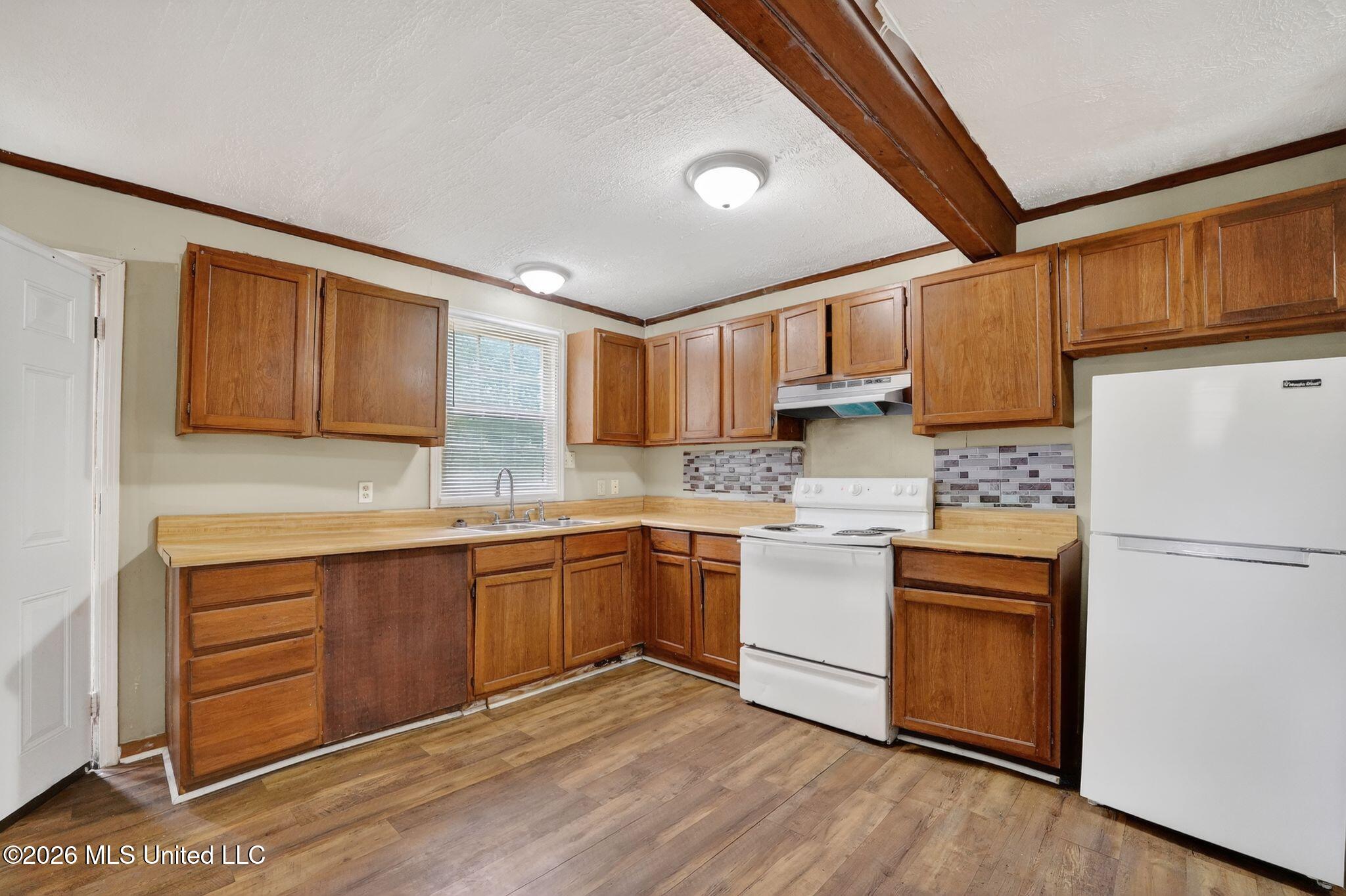 617 Woodbury Road Property Photo 8